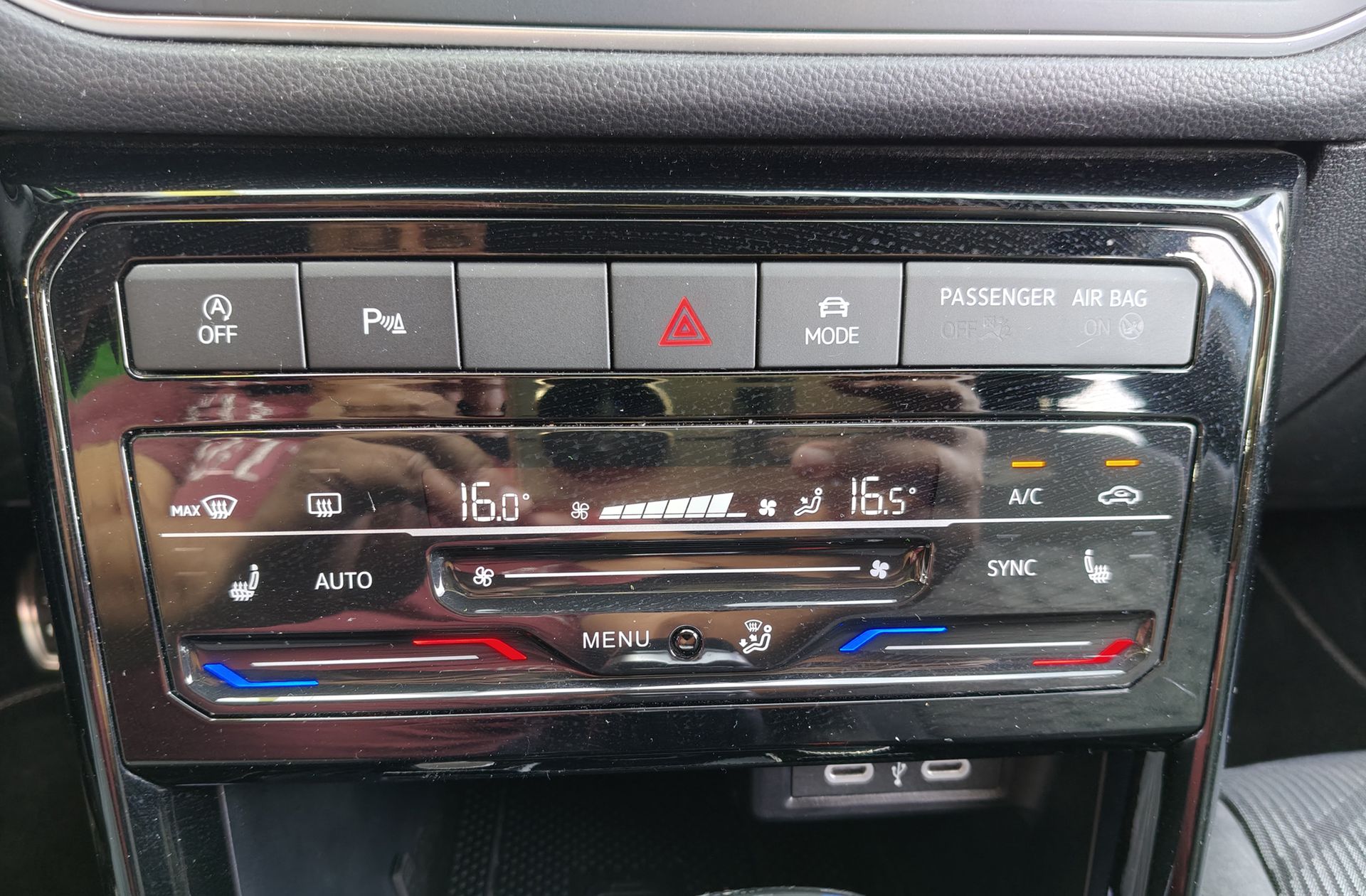 Volkswagen T-Cross R-Line 1.5 TSI DSG - foto 30