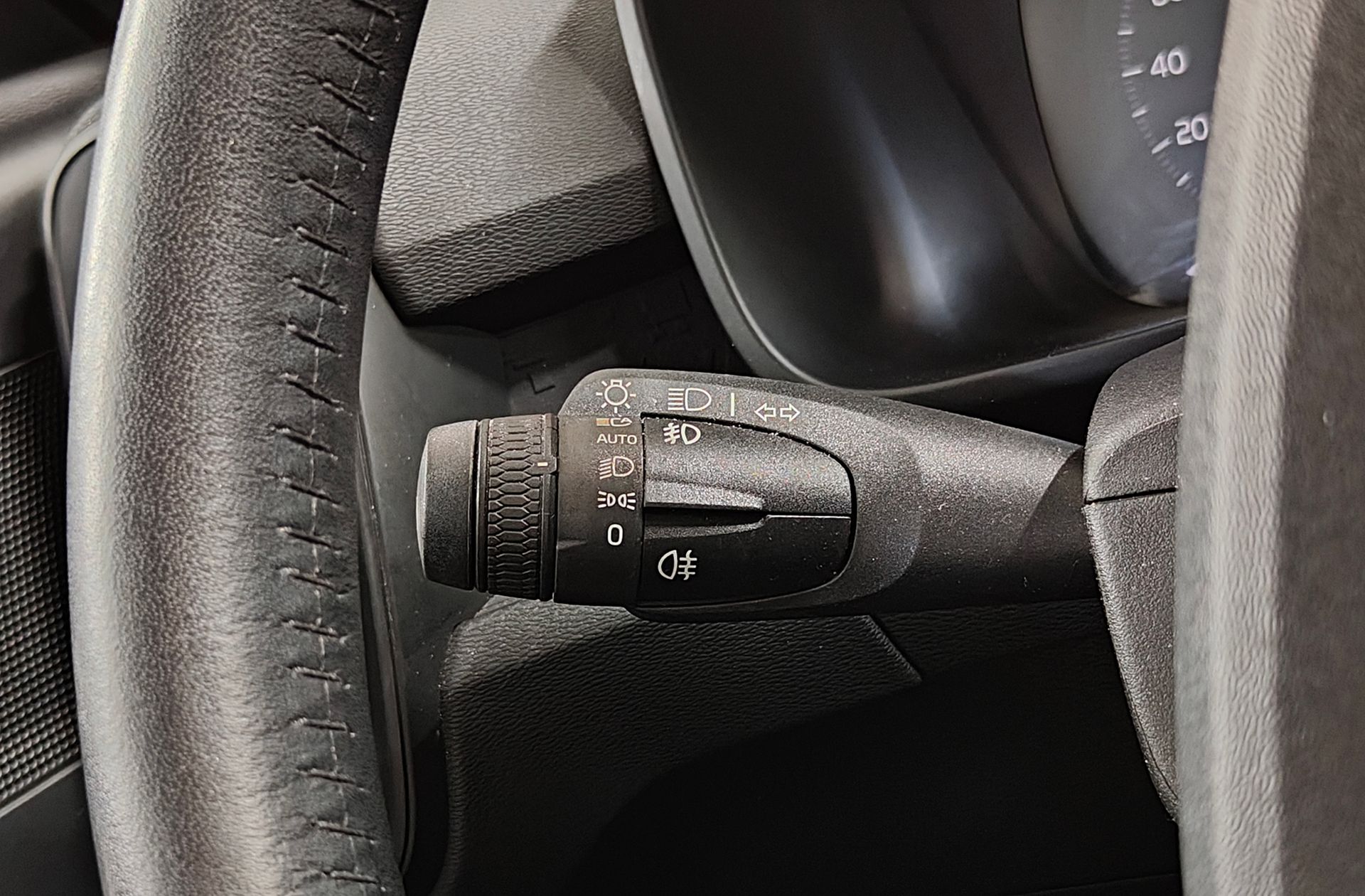 Volvo XC40 T2 Momentum Core - foto 28
