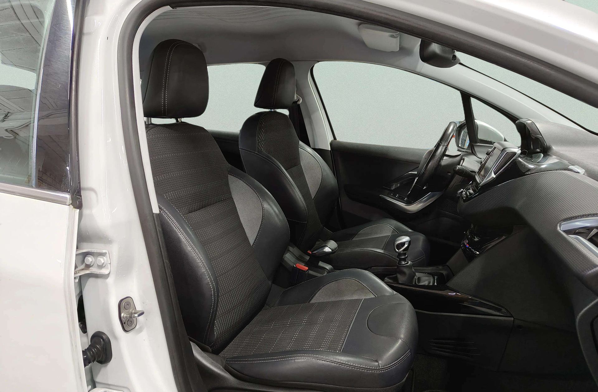 Peugeot 2008 BlueHDi 120 Allure - foto 19