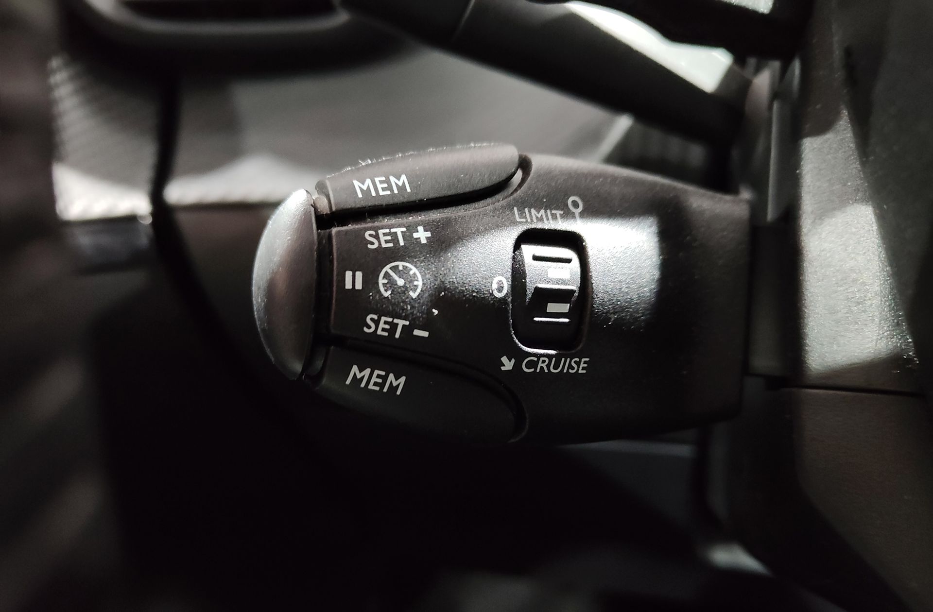 Peugeot 208 Style Hybrid 110 eDCS6 - foto 26
