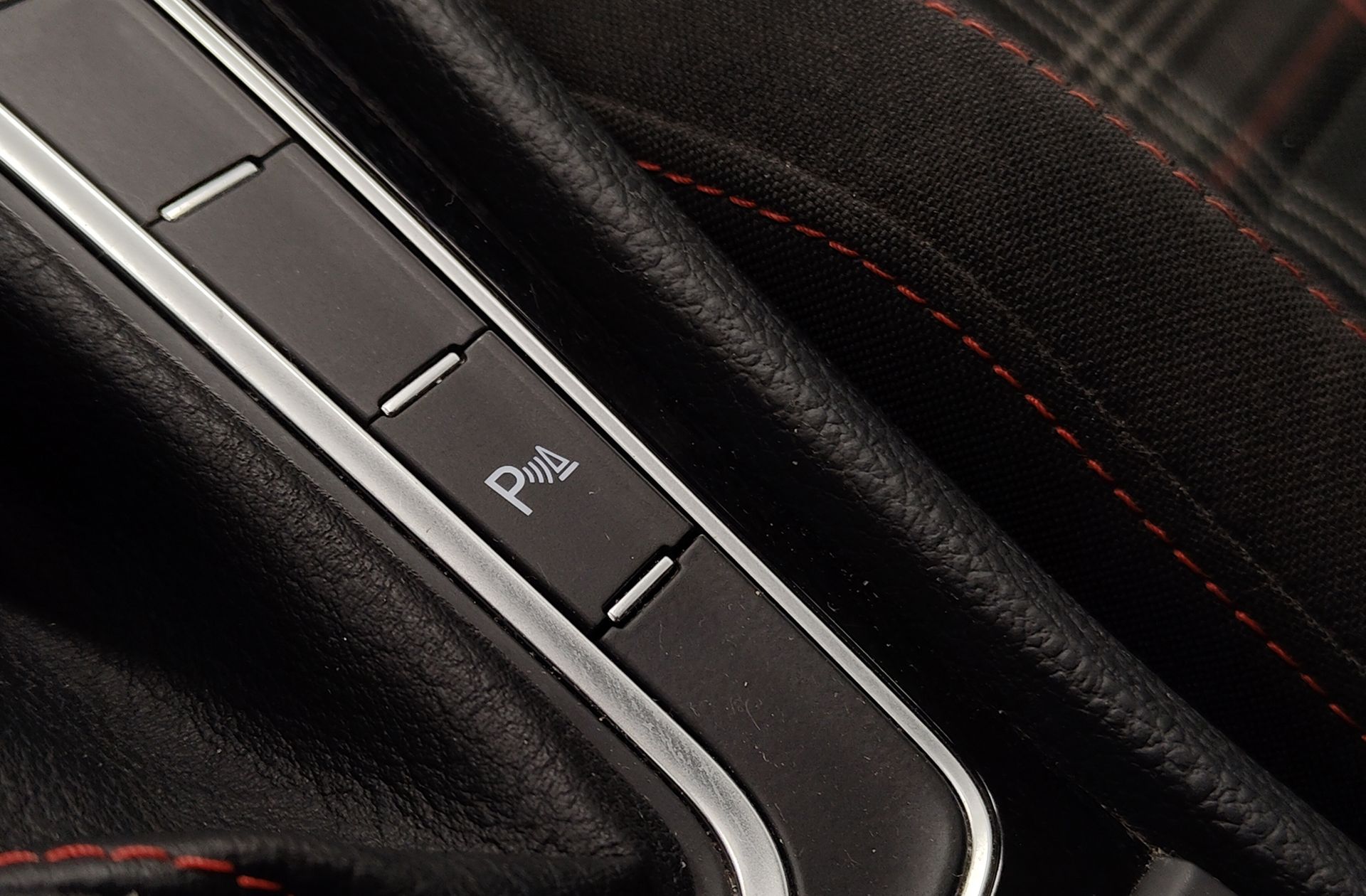 Volkswagen Golf GTI 2.0 TSI DSG - foto 12