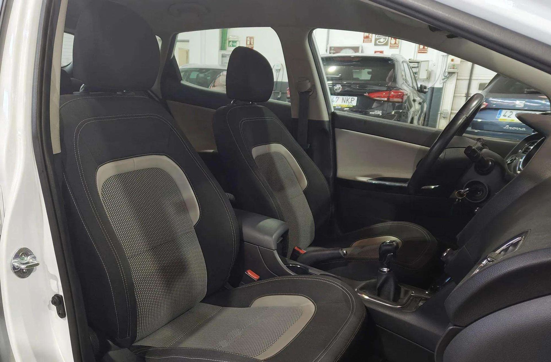 Kia Ceed 1.6 CRDi VGT Eco-Dynamics x-Tech - foto 15
