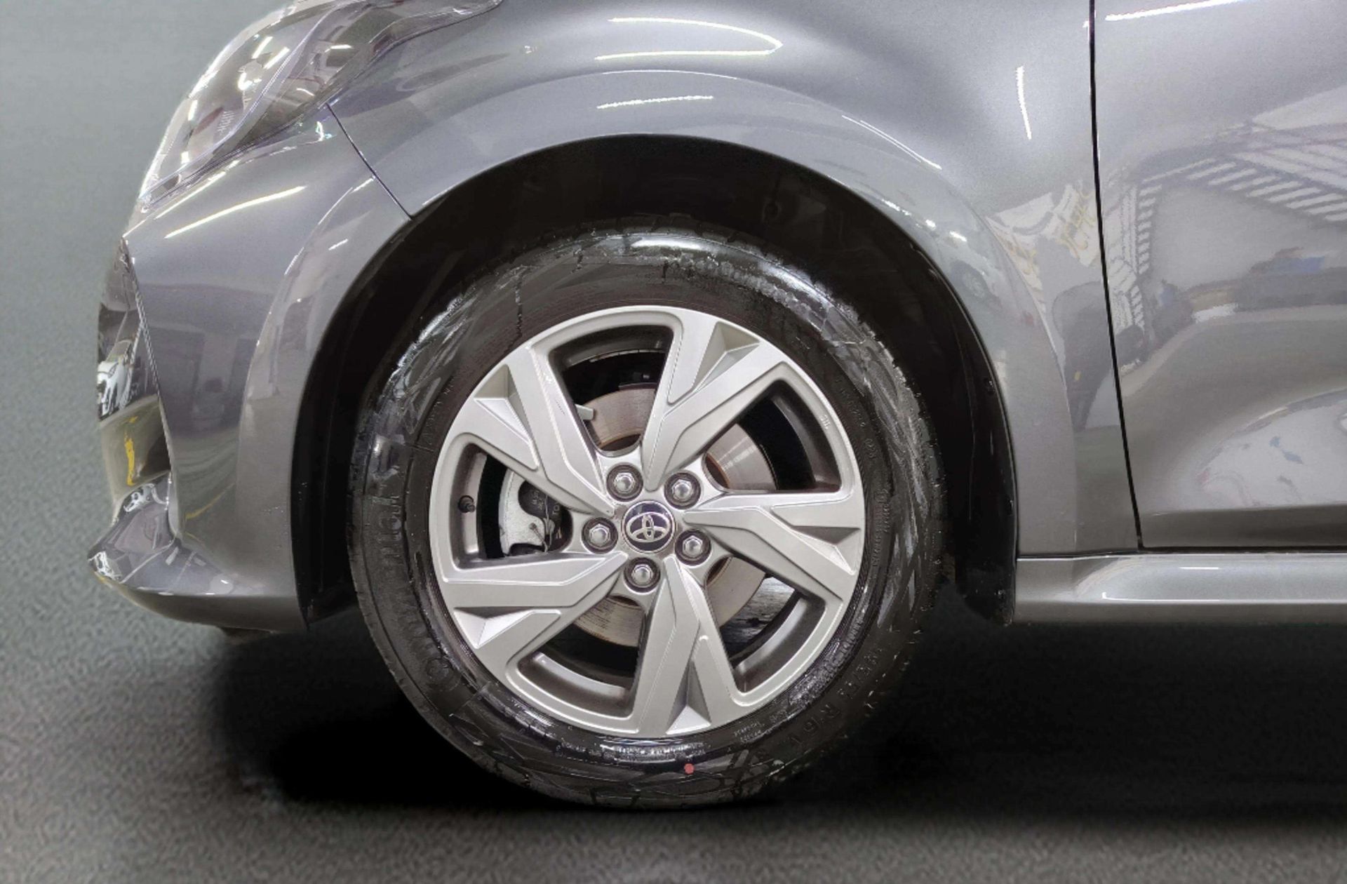 Toyota Yaris 120H Active Plus - foto 30