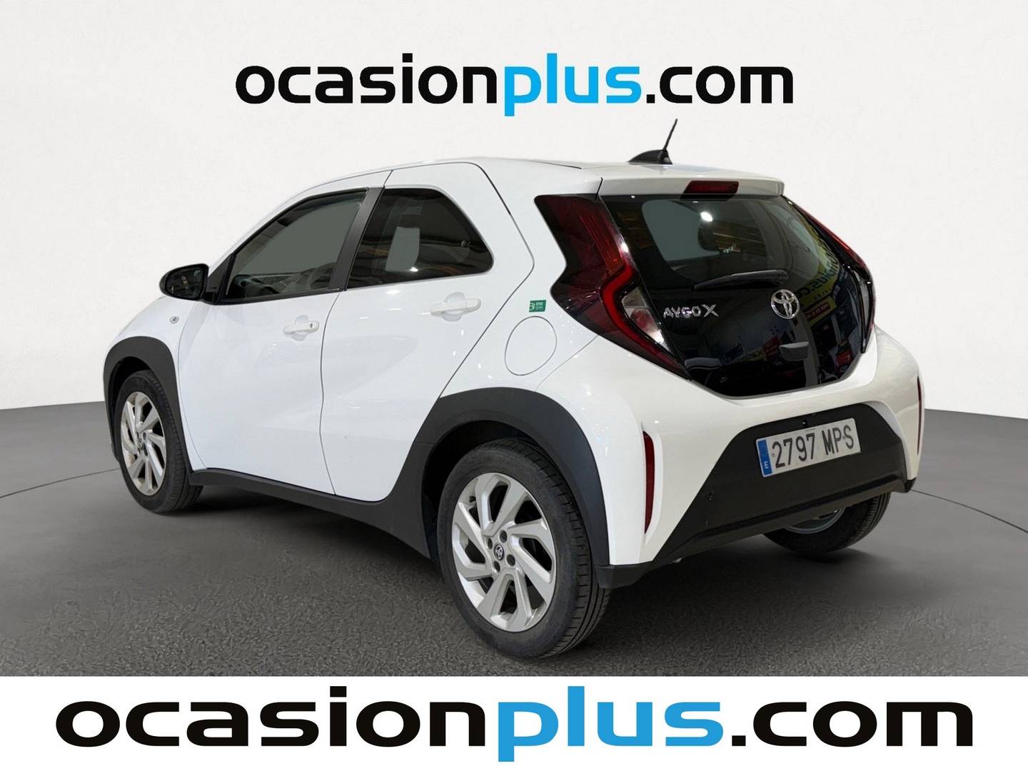 Foto trasera Toyota Aygo X Cross Toyota Aygo X Cross 1.0 VVT-I Play (72 CV) izquierda