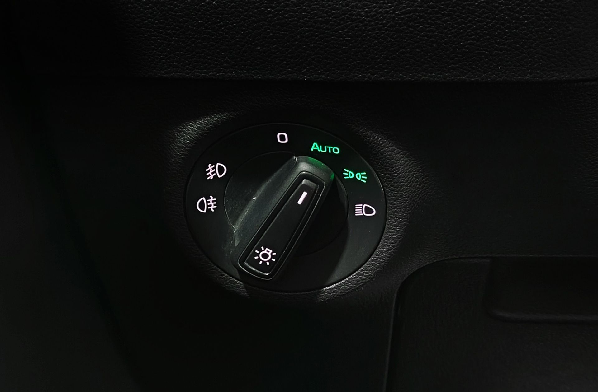 Škoda Karoq 2.0 TDI Ambition 4x4 DSG - foto 25