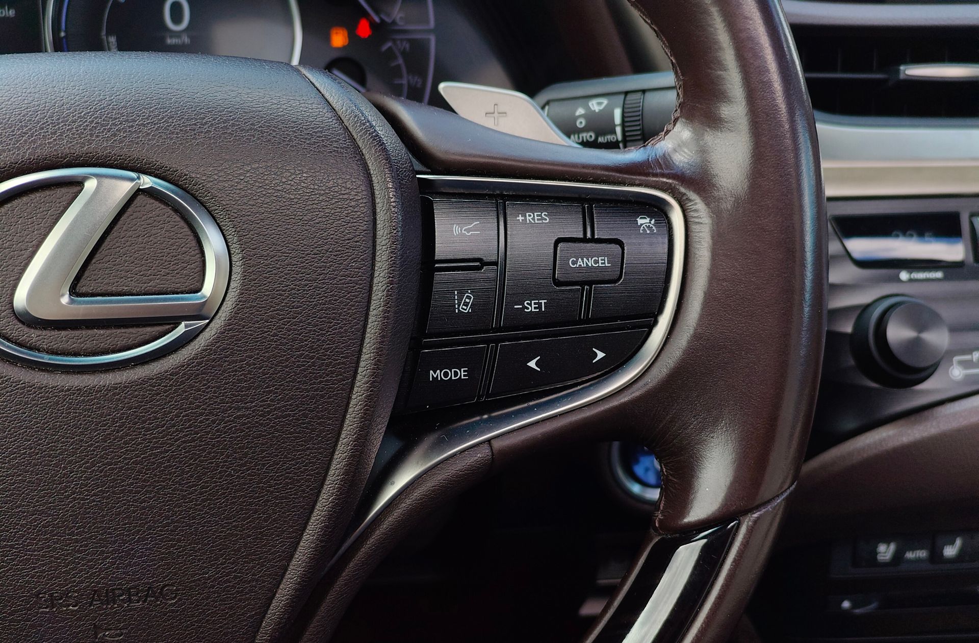 Lexus ES 300h Executive - foto 30