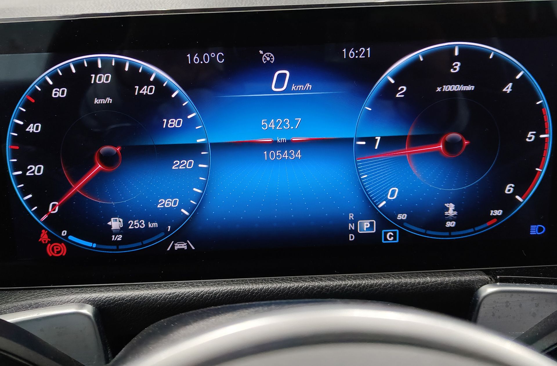 Mercedes-Benz GLB 220 D 4Matic DCT - foto 25