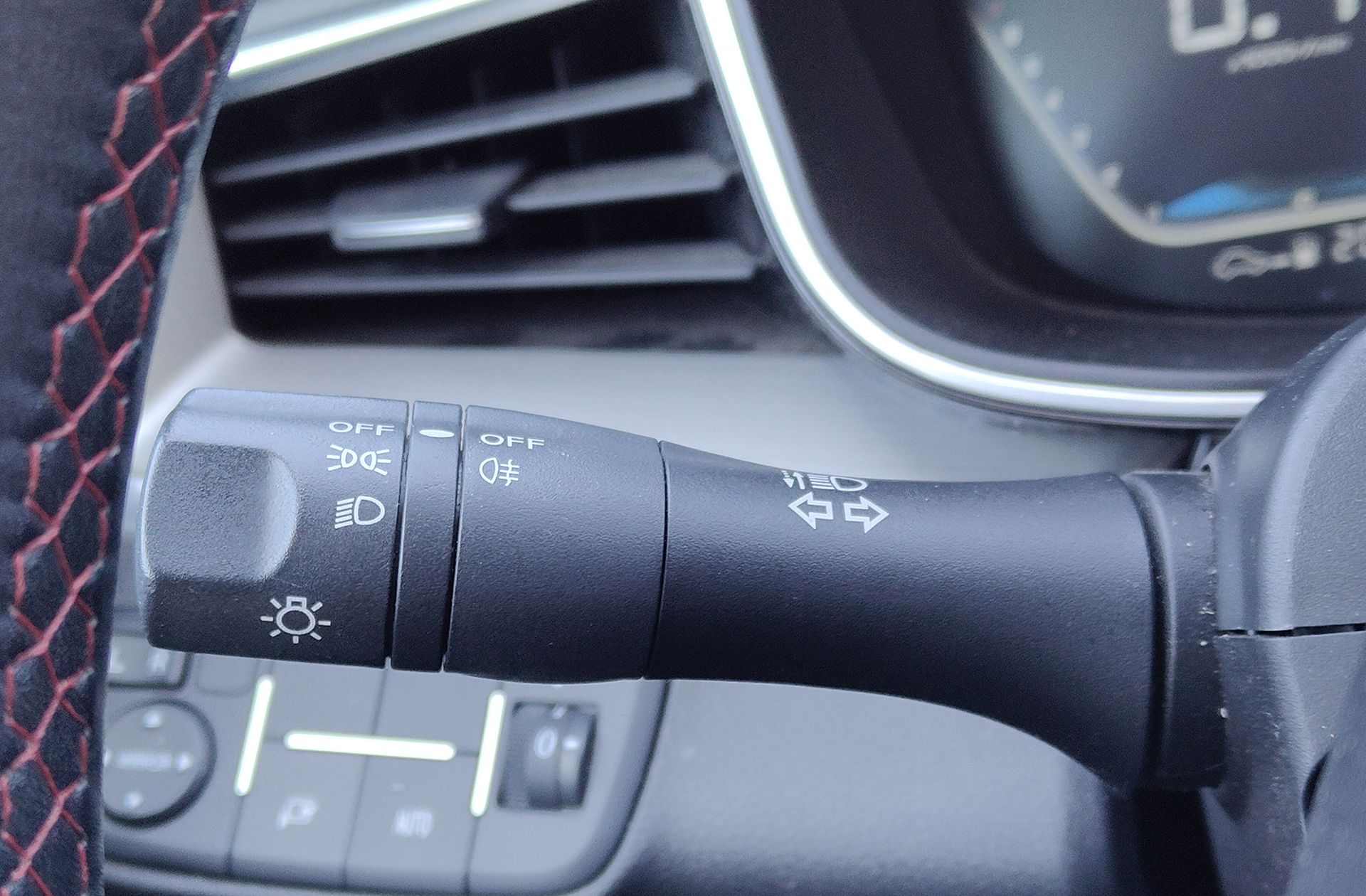 SWM G01 1.5T Luxury - foto 24
