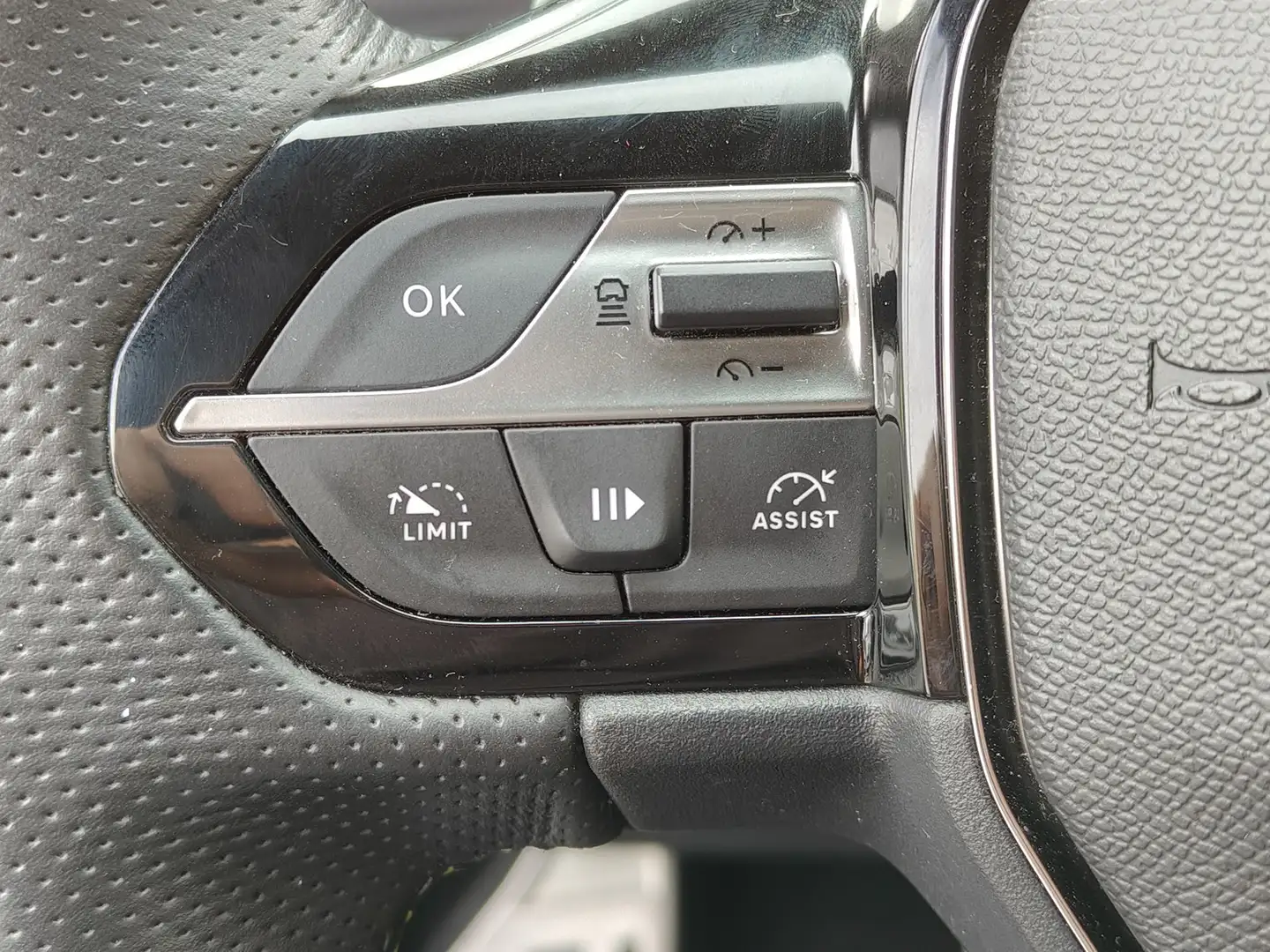 Foto Peugeot 408 Peugeot 408 GT Puretech EAT8 (130 CV)