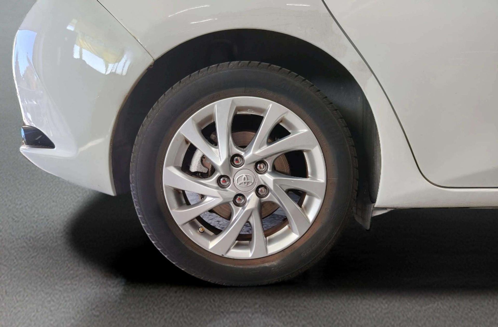 Toyota Auris 140H Hybrid Active - foto 32