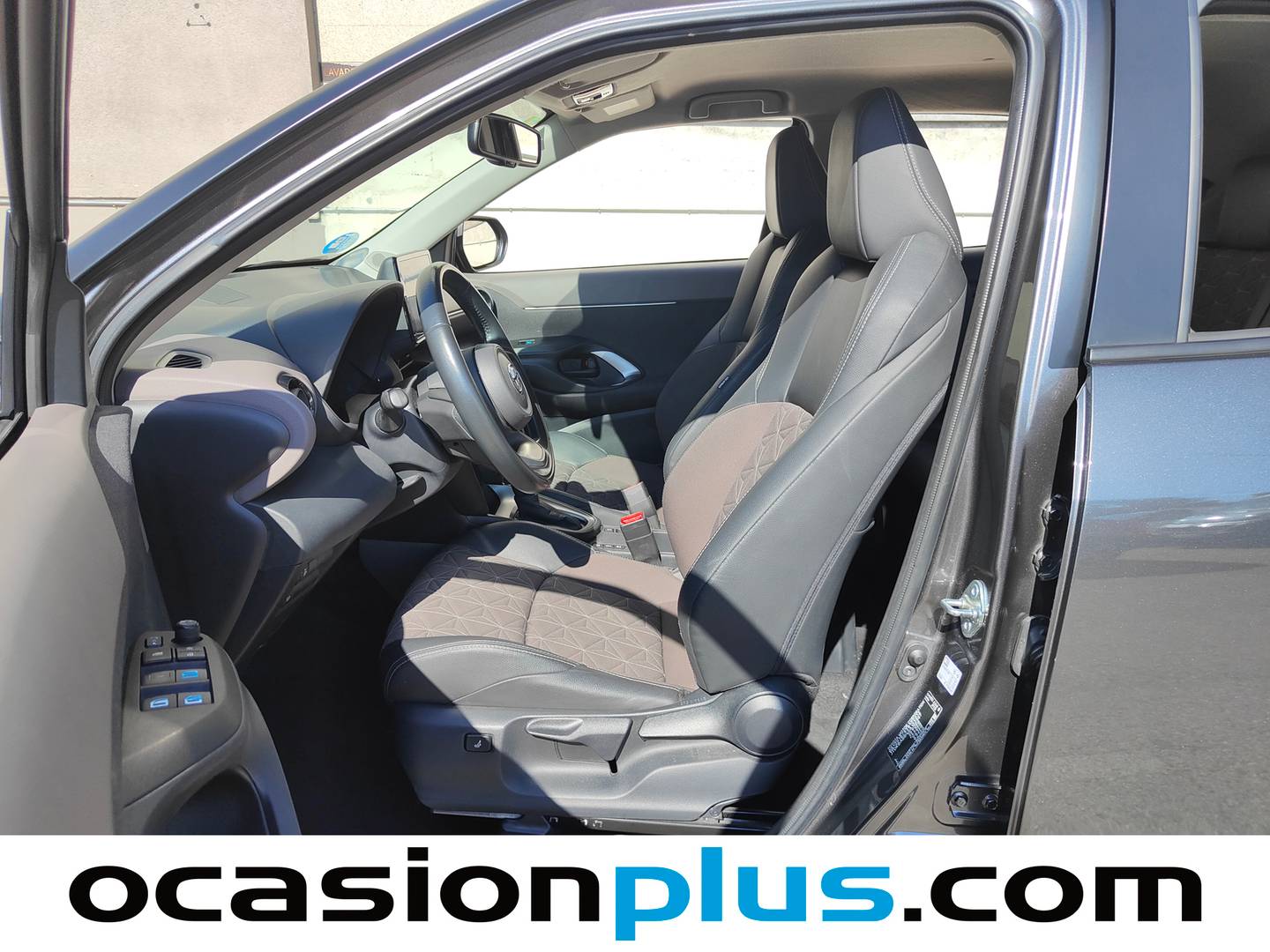 Foto asientos delanteros Toyota Yaris Cross Toyota Yaris Cross 120H Style (116 CV)