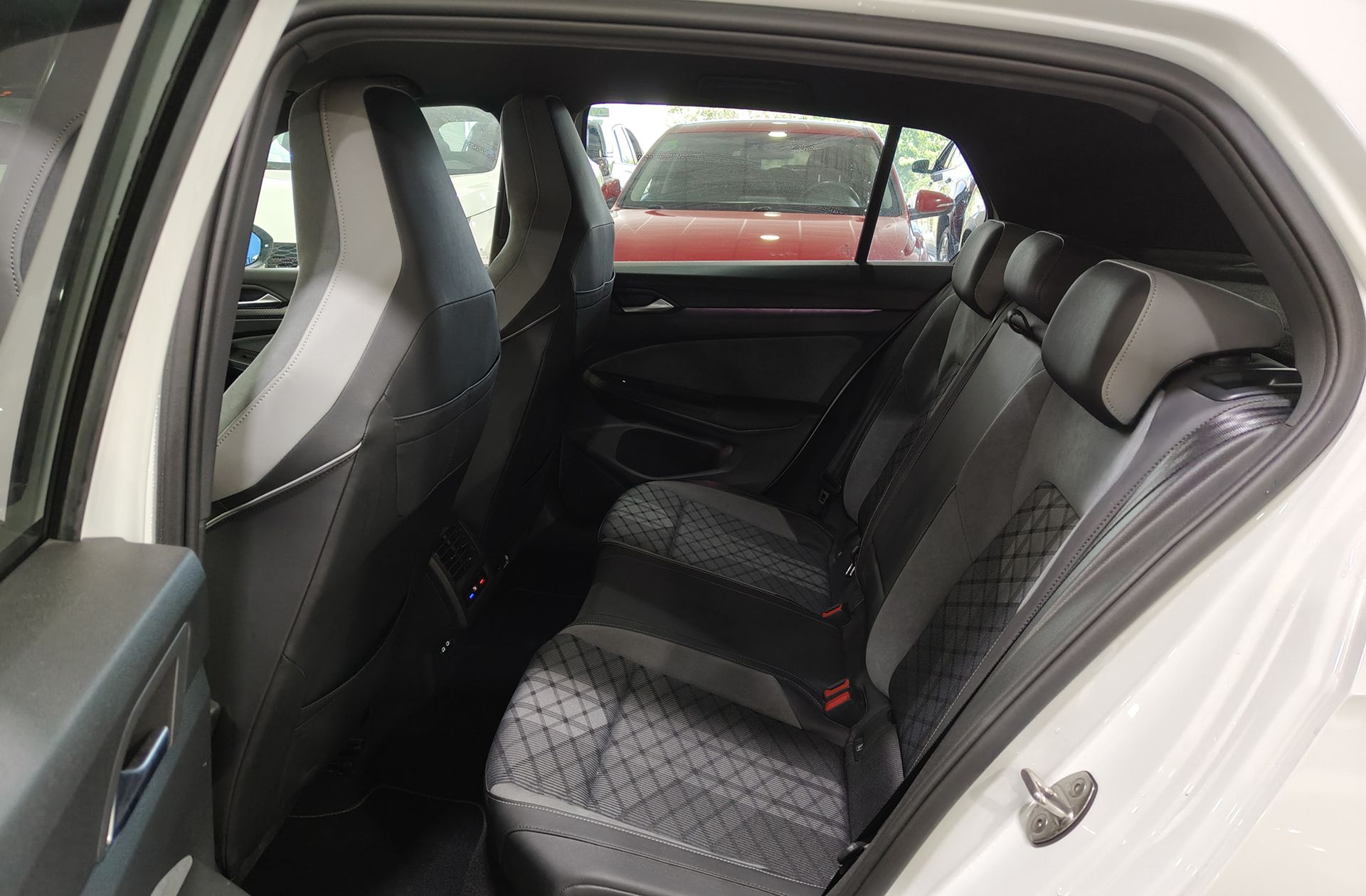 Volkswagen Golf R-Line 1.5 eTSI DSG - foto 13