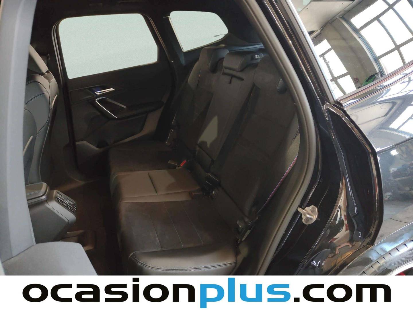Foto asientos traseros BMW iX1 BMW iX1 eDrive20 (204 CV)