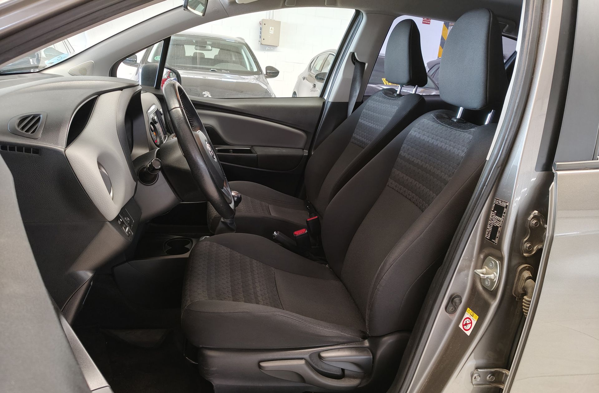 Toyota Yaris 1.3 Active - foto 9