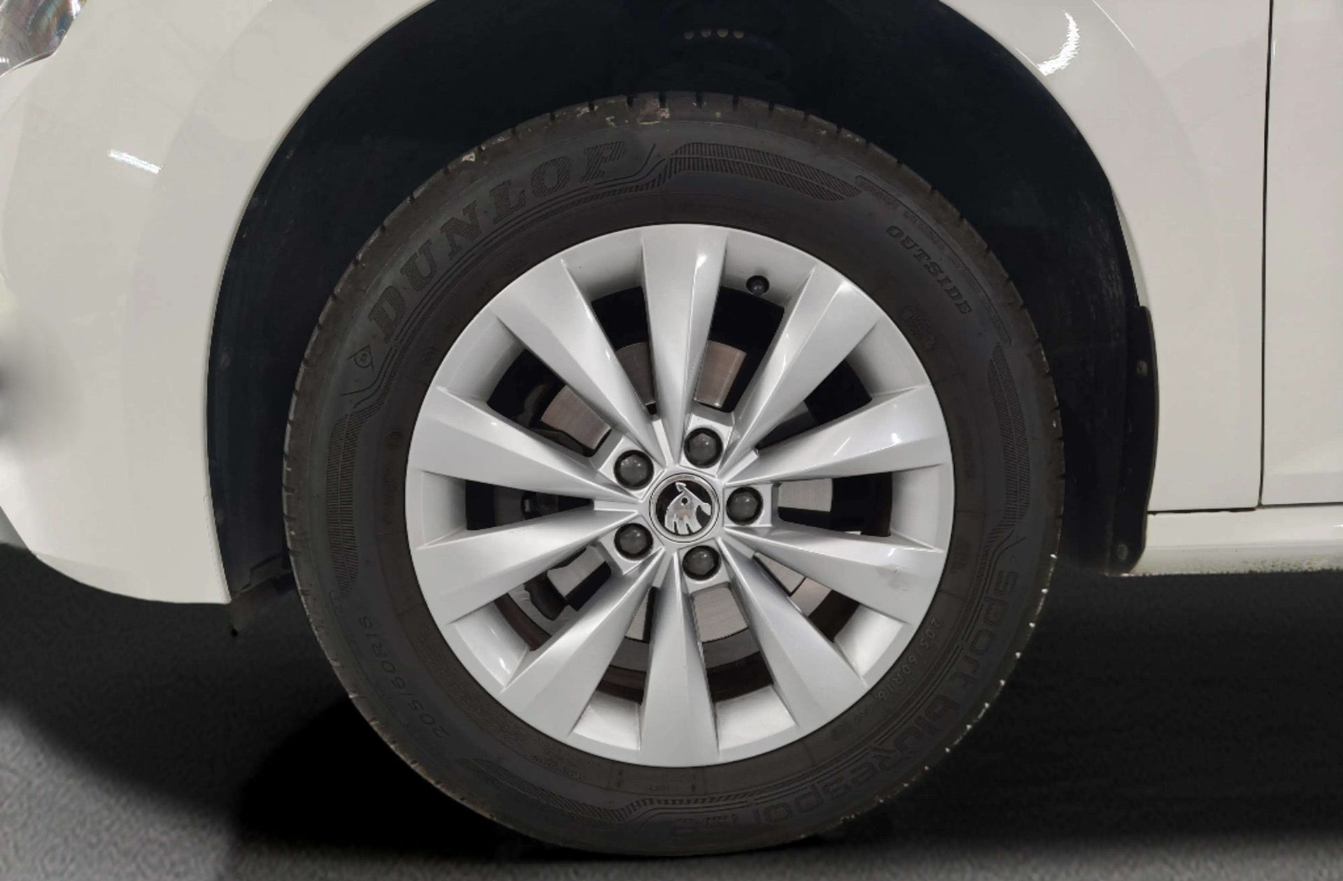 Škoda Kamiq 1.0 TSI Active - foto 31