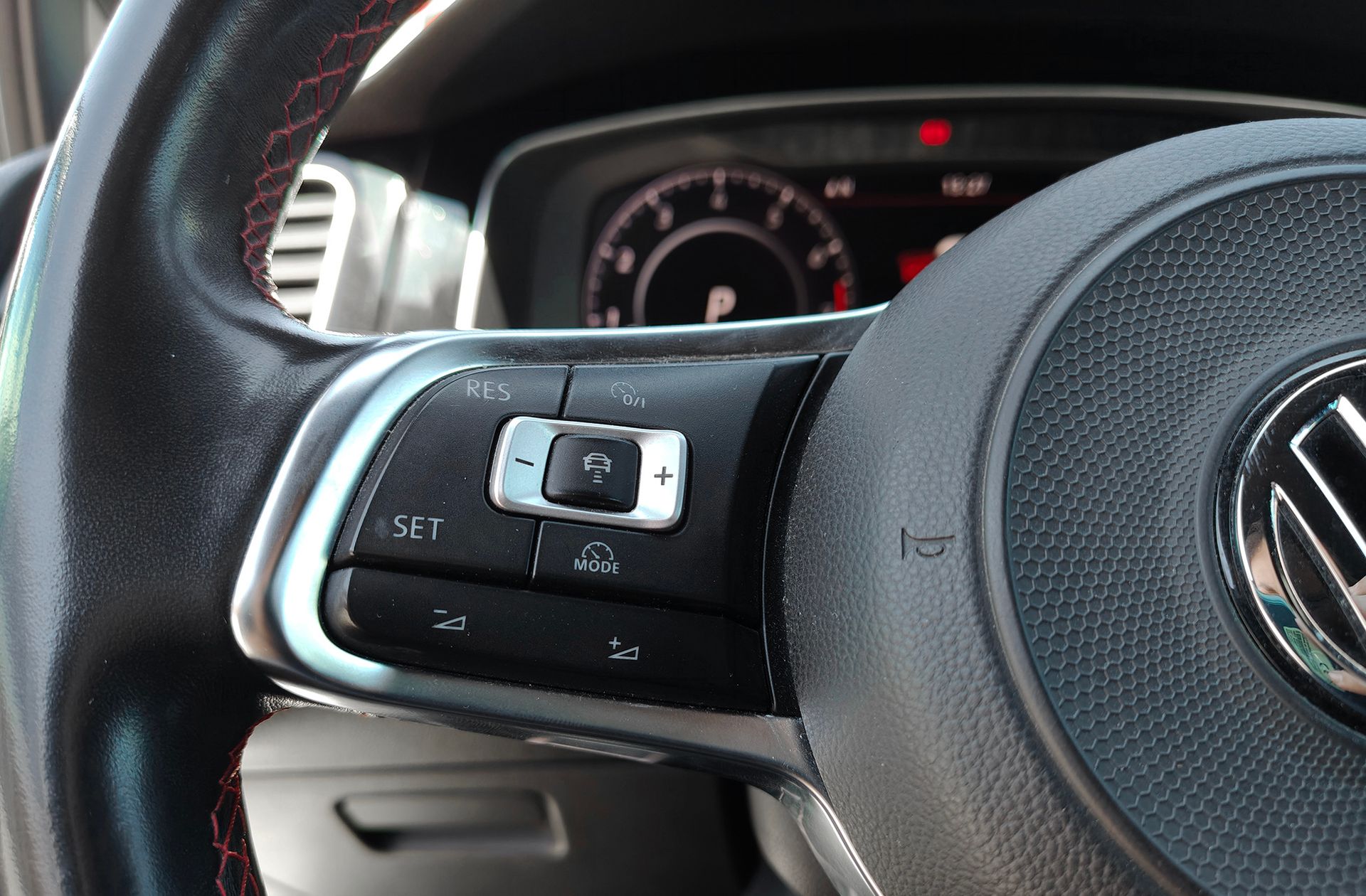 Volkswagen Golf GTI 2.0 TSI DSG - foto 26