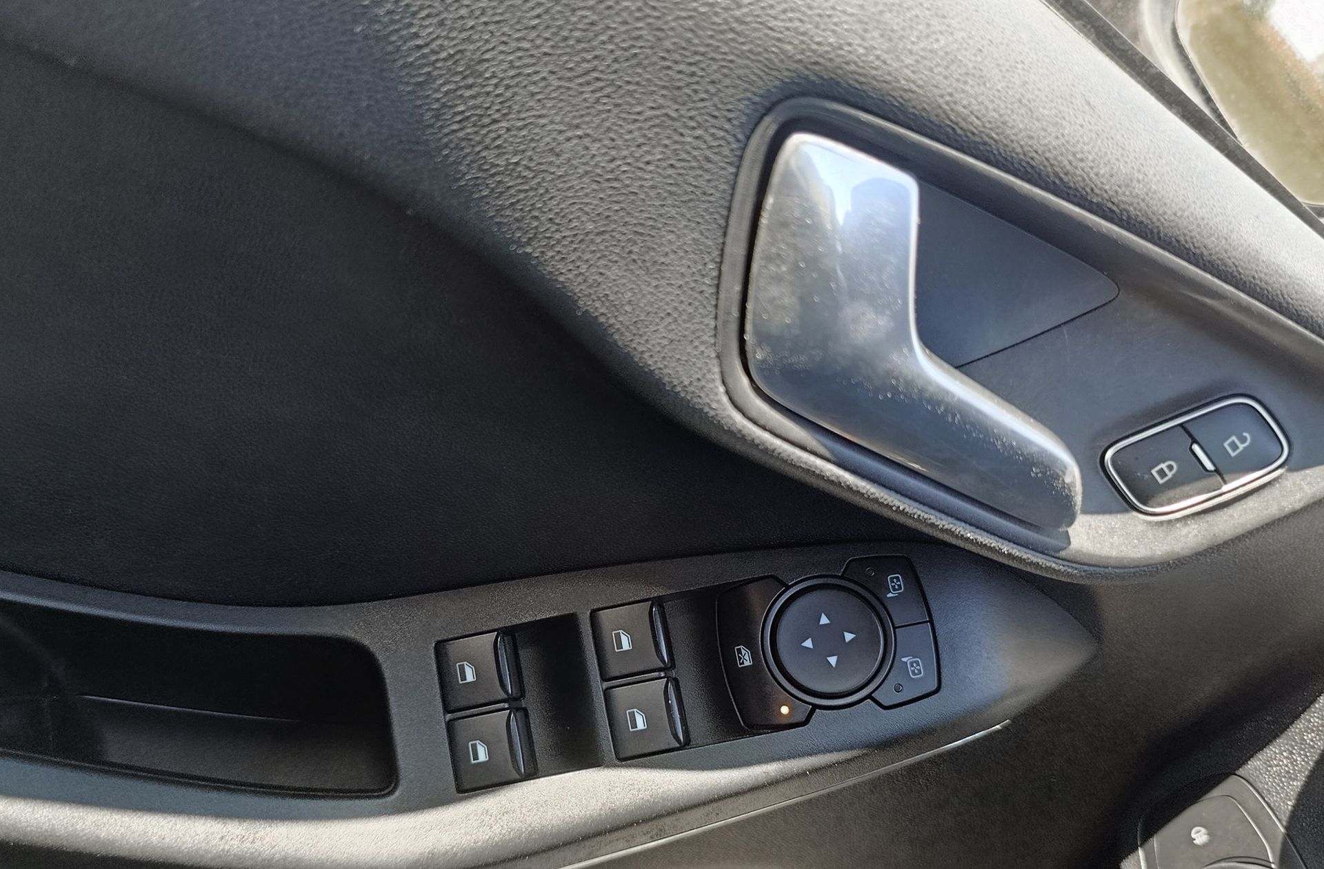 Ford Fiesta 1.0 EcoBoost MHEV ST-Line - foto 37