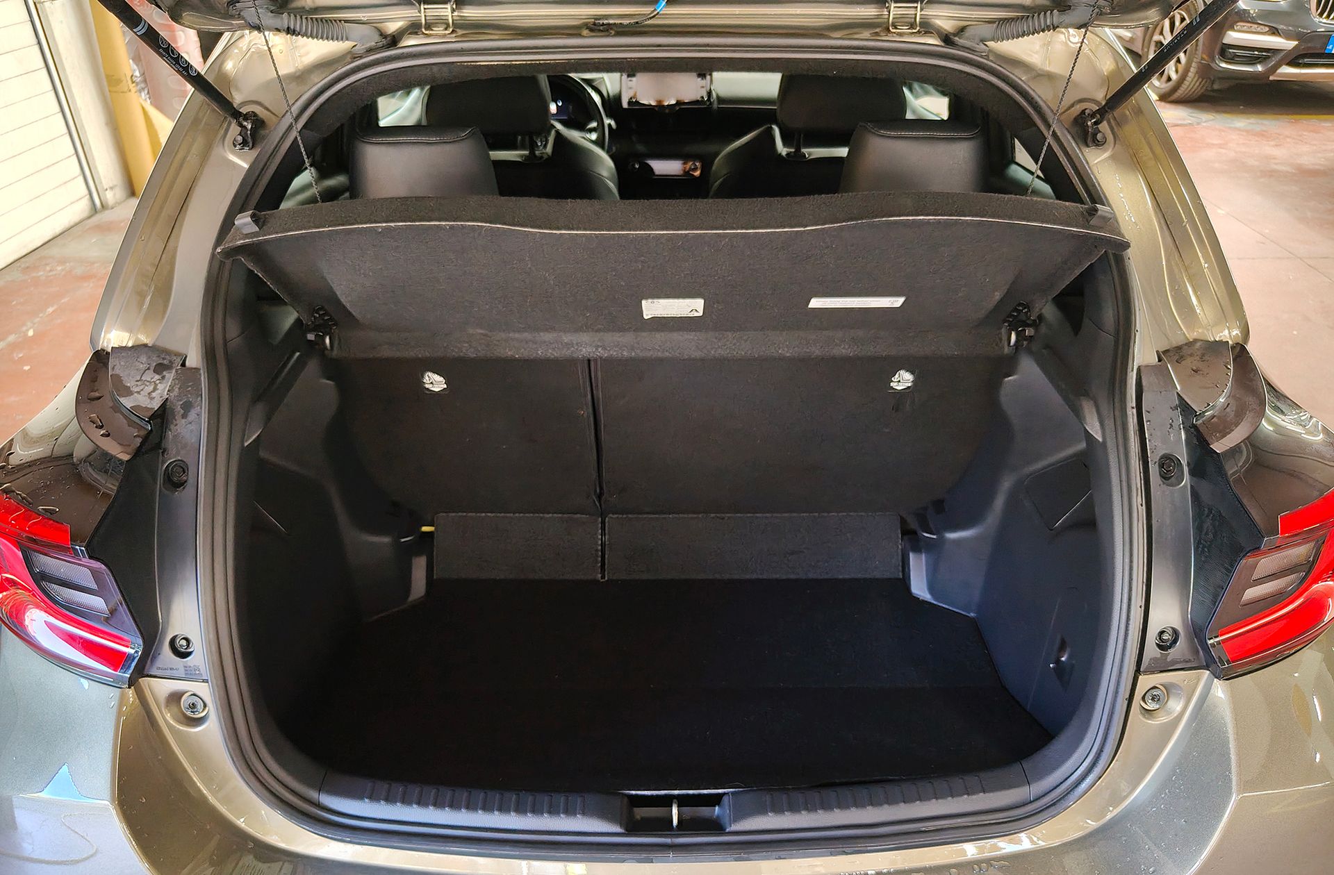Toyota Yaris 120H Style - foto 15