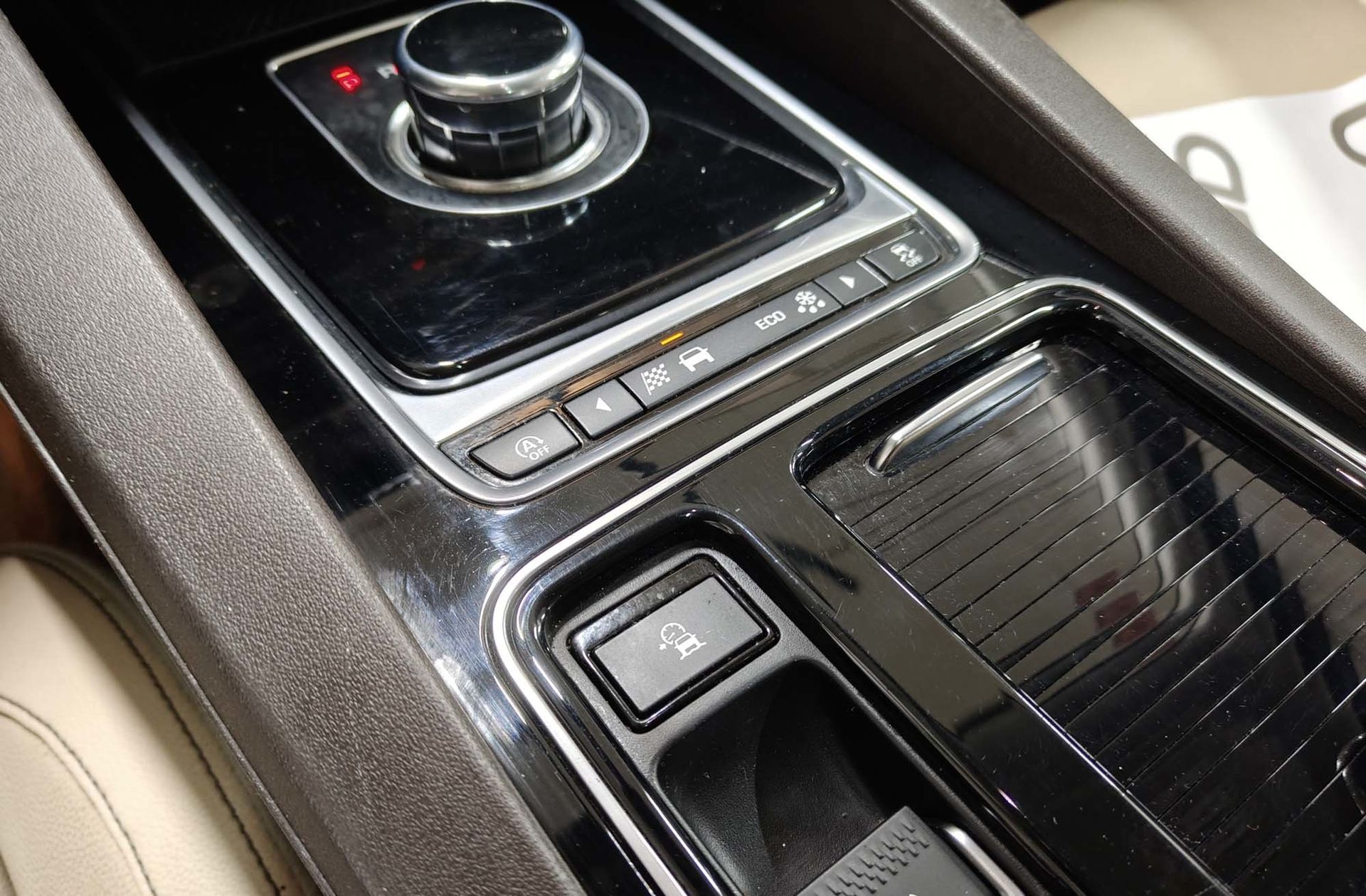 Jaguar F-Pace 2.0T i4 Prestige AWD - foto 31