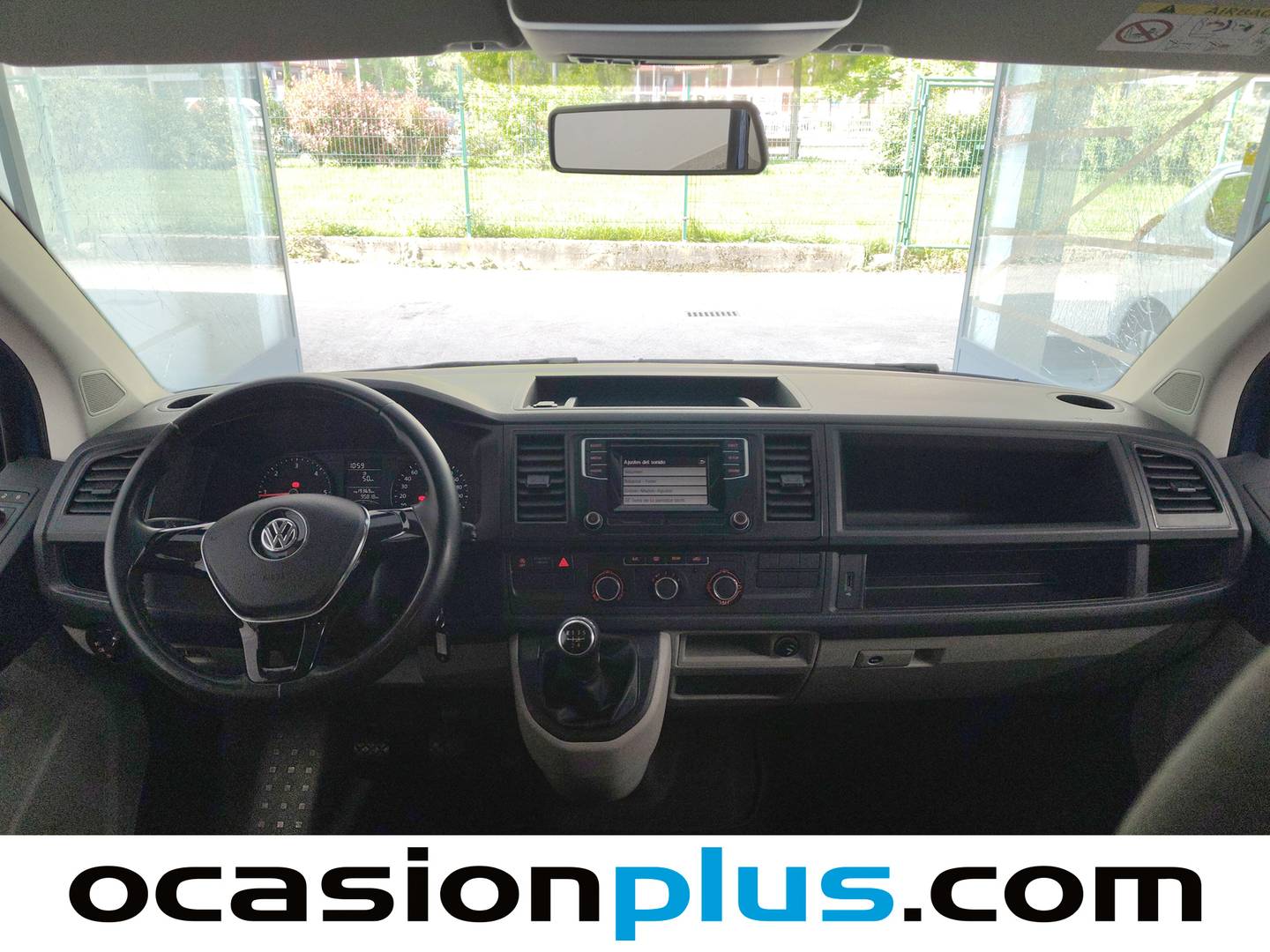 Volkswagen Caravelle Volkswagen Caravelle Trendline Batalla Corta 2.0 TDI BMT Camperizada (102 CV) de ocasión