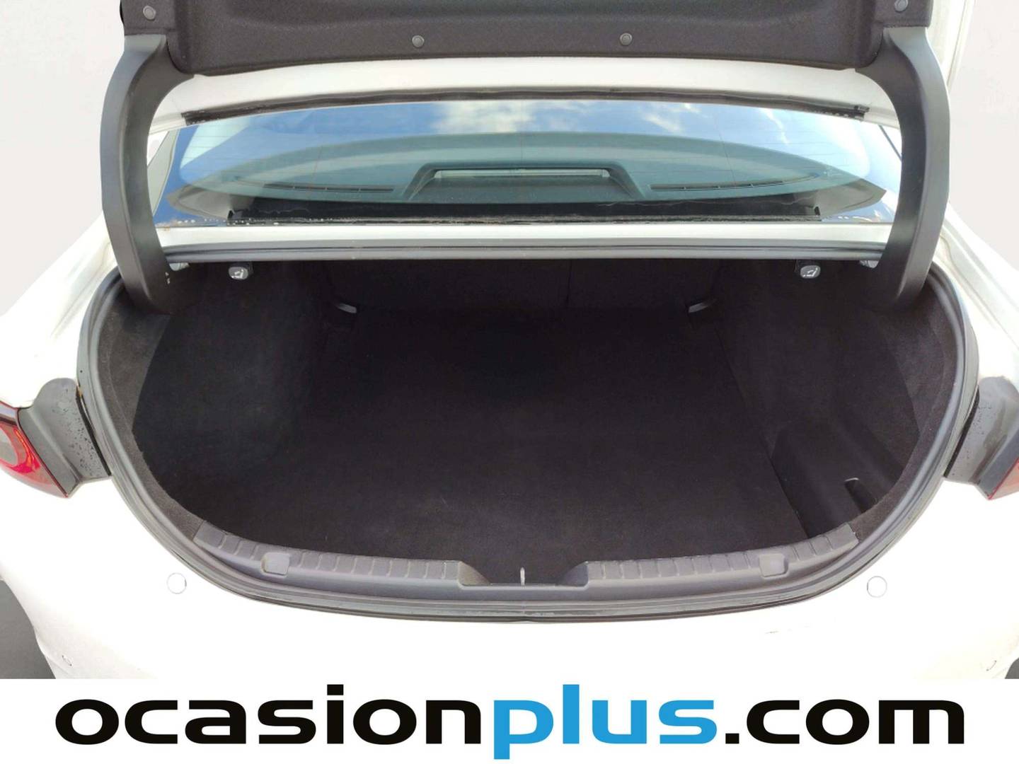 Fotos maletero Mazda Mazda3 Mazda Mazda 3 2.5L E-SKY G MHEV Prime-line (140 CV)