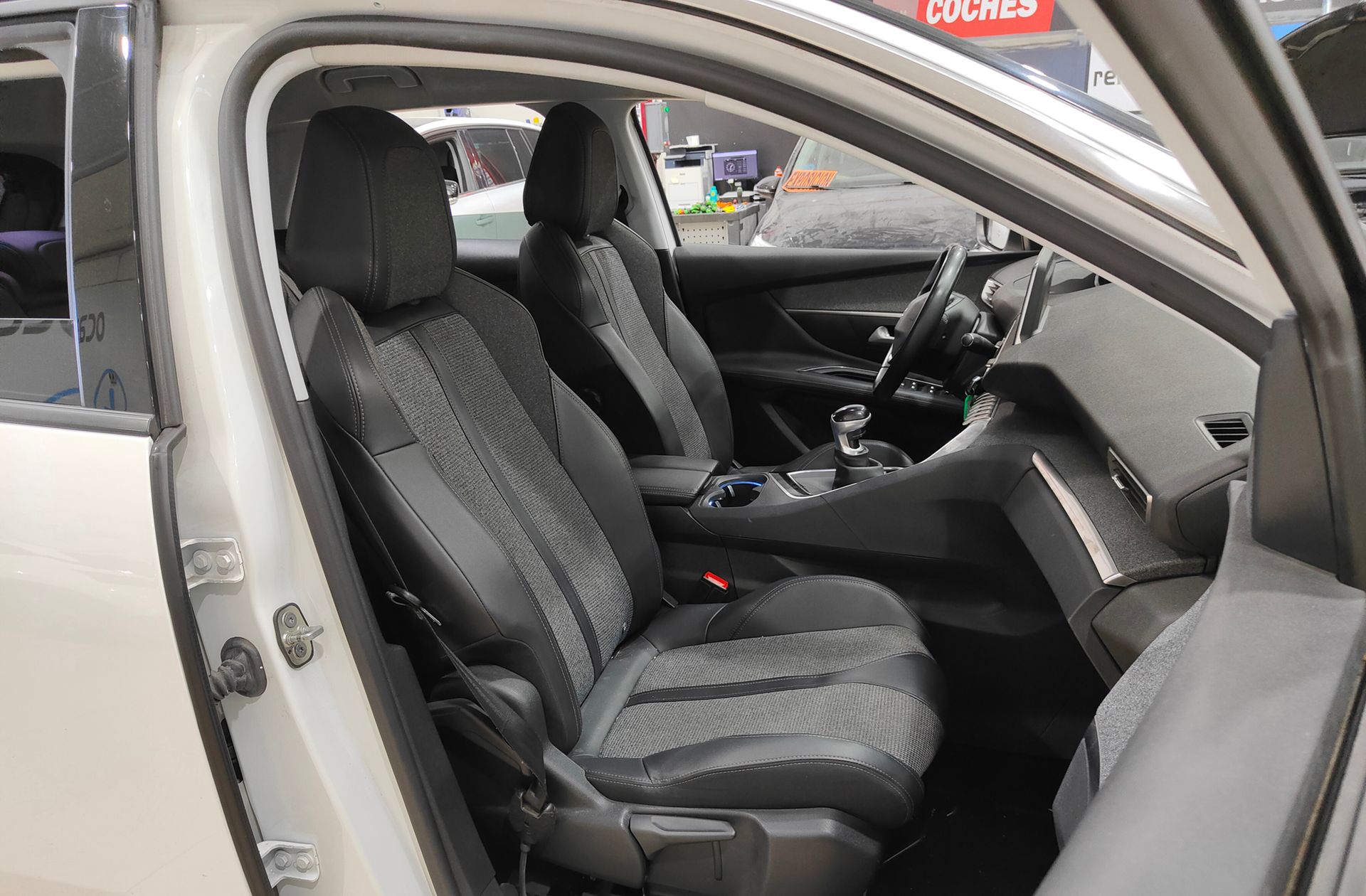 Peugeot 3008 BlueHDi 130 Allure - foto 17