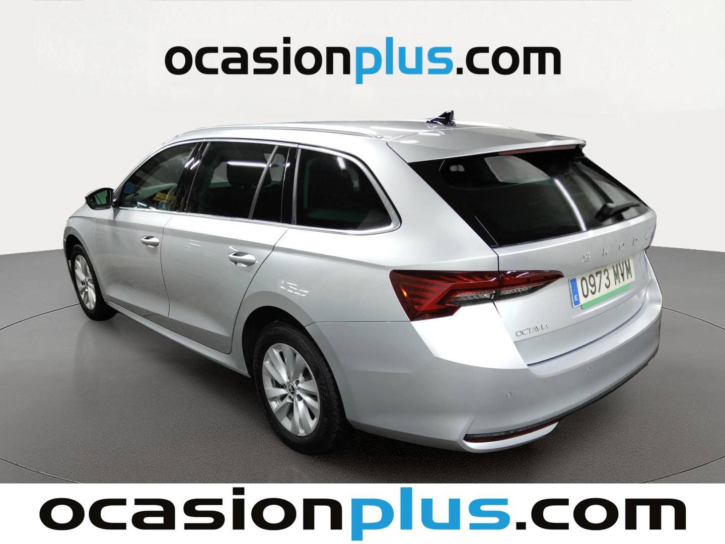Foto trasera Skoda Octavia Skoda Octavia Combi 1.5 TSI m-HEV Selection DSG (150 CV) izquierda