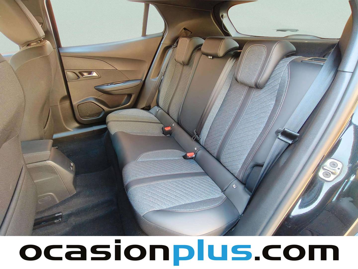 Foto asientos traseros Peugeot 2008 Peugeot 2008 Allure Hybrid eDCS6 (145 CV)