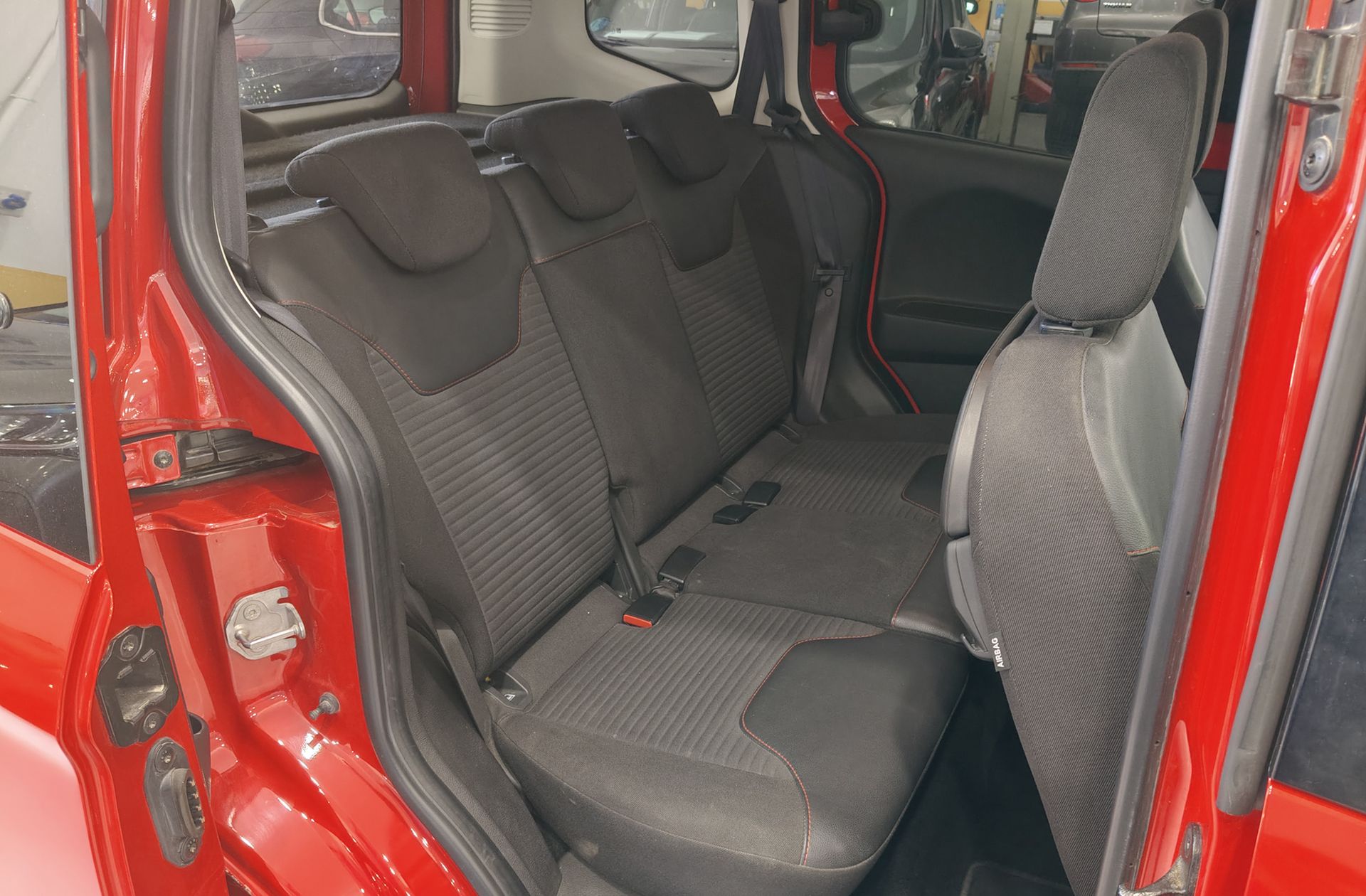 Ford Tourneo Courier 1.0 EcoBoost Sport - foto 16