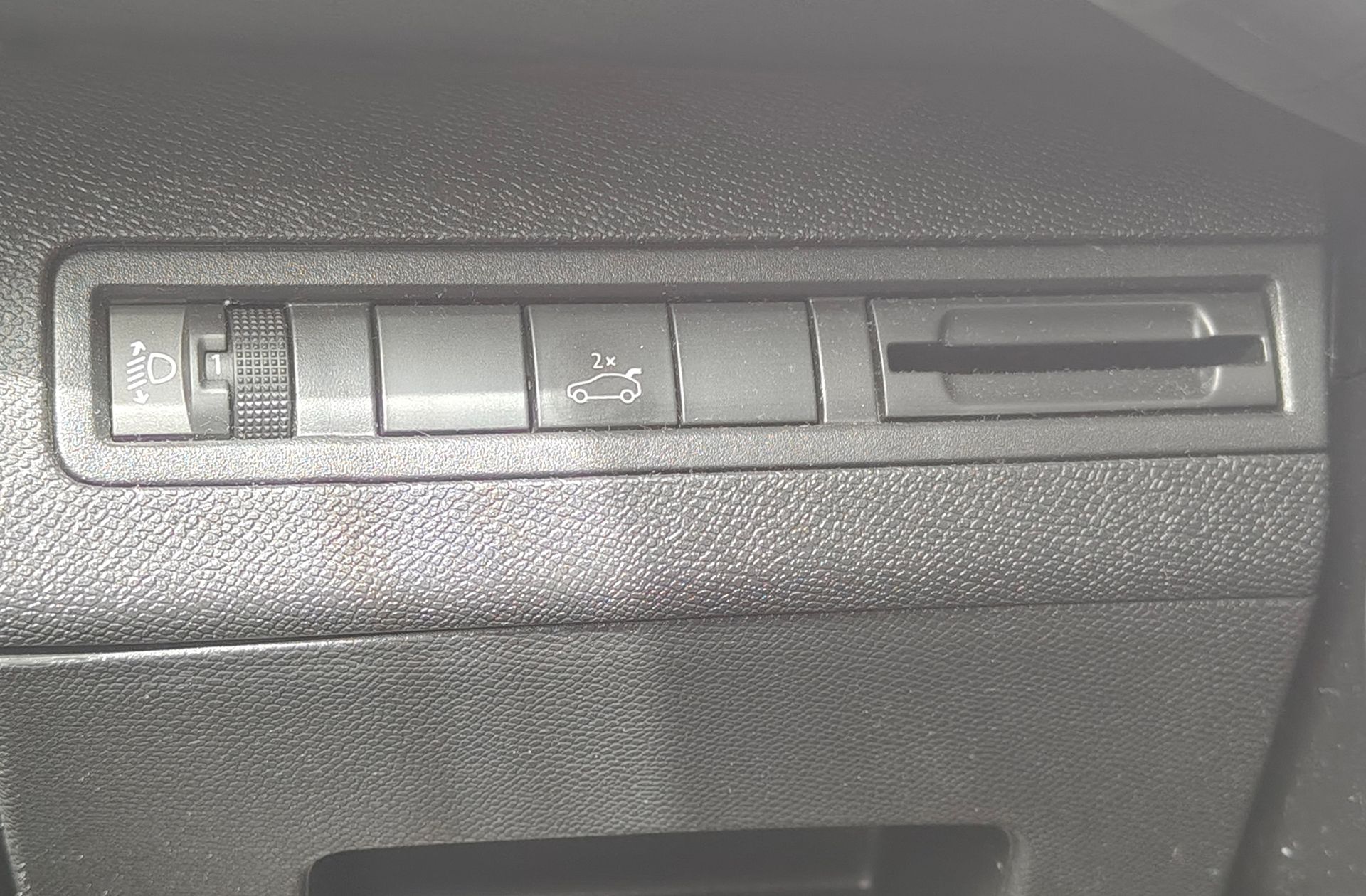 Peugeot 5008 BlueHDi 130 Allure EAT8 7 plazas - foto 43