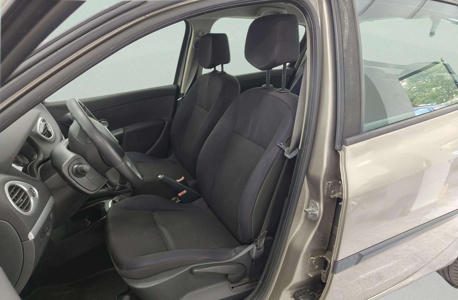 Renault Clio 1.5 dCi Emotion - foto 8