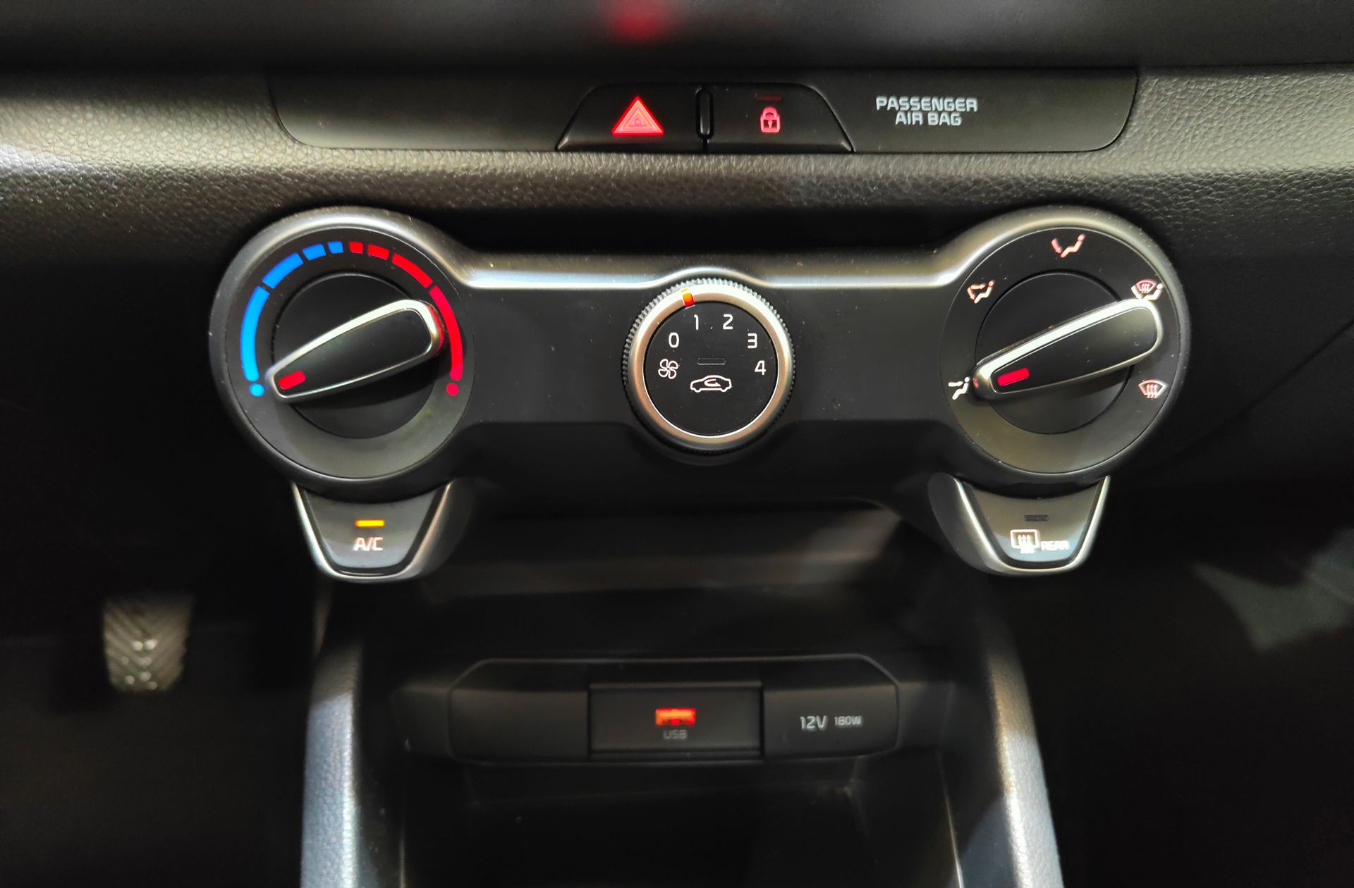 Kia Stonic 1.0 T-GDi MHEV Concept - foto 26