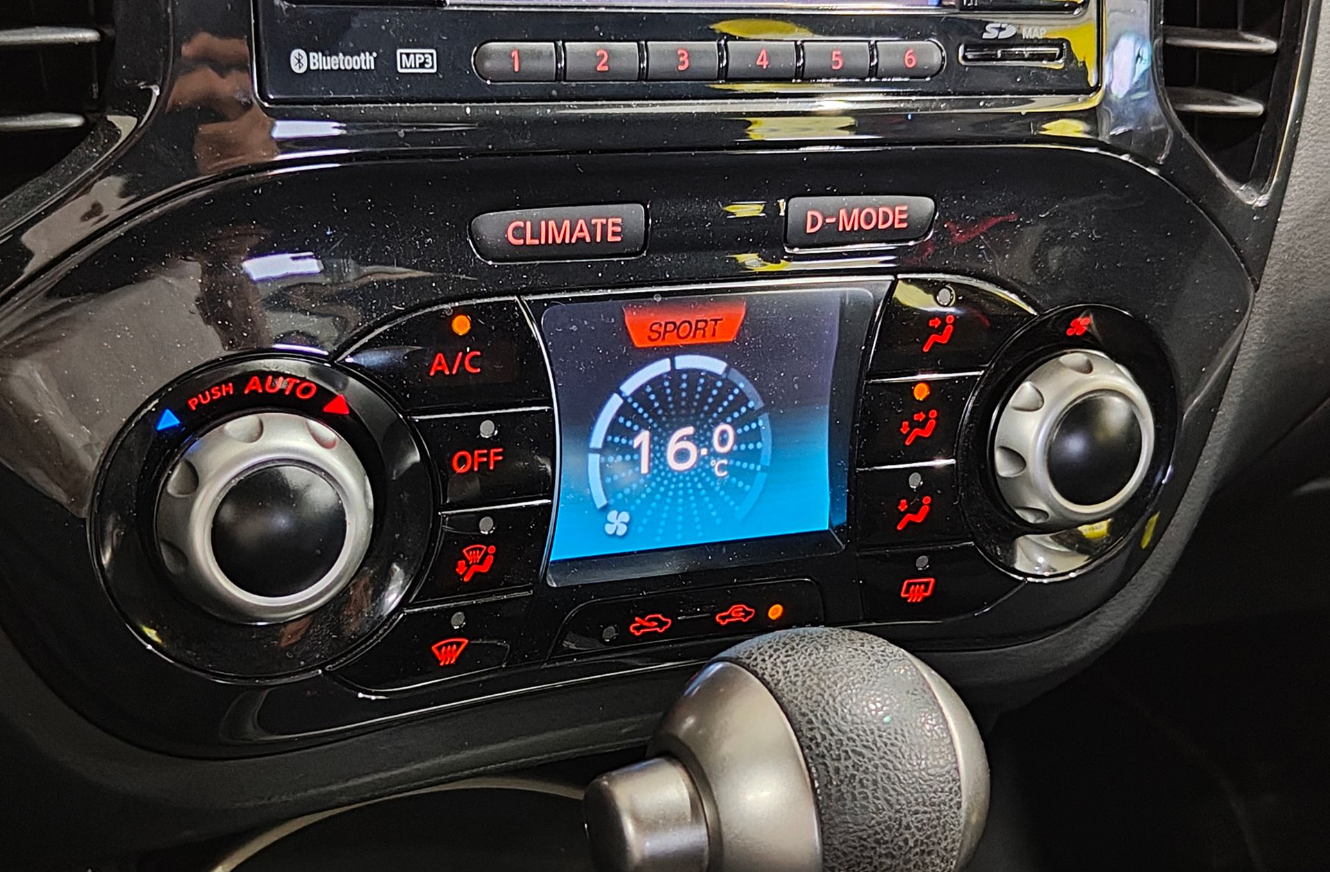 Nissan Juke 1.6 Tekna Premium CVT 4x2 - foto 28