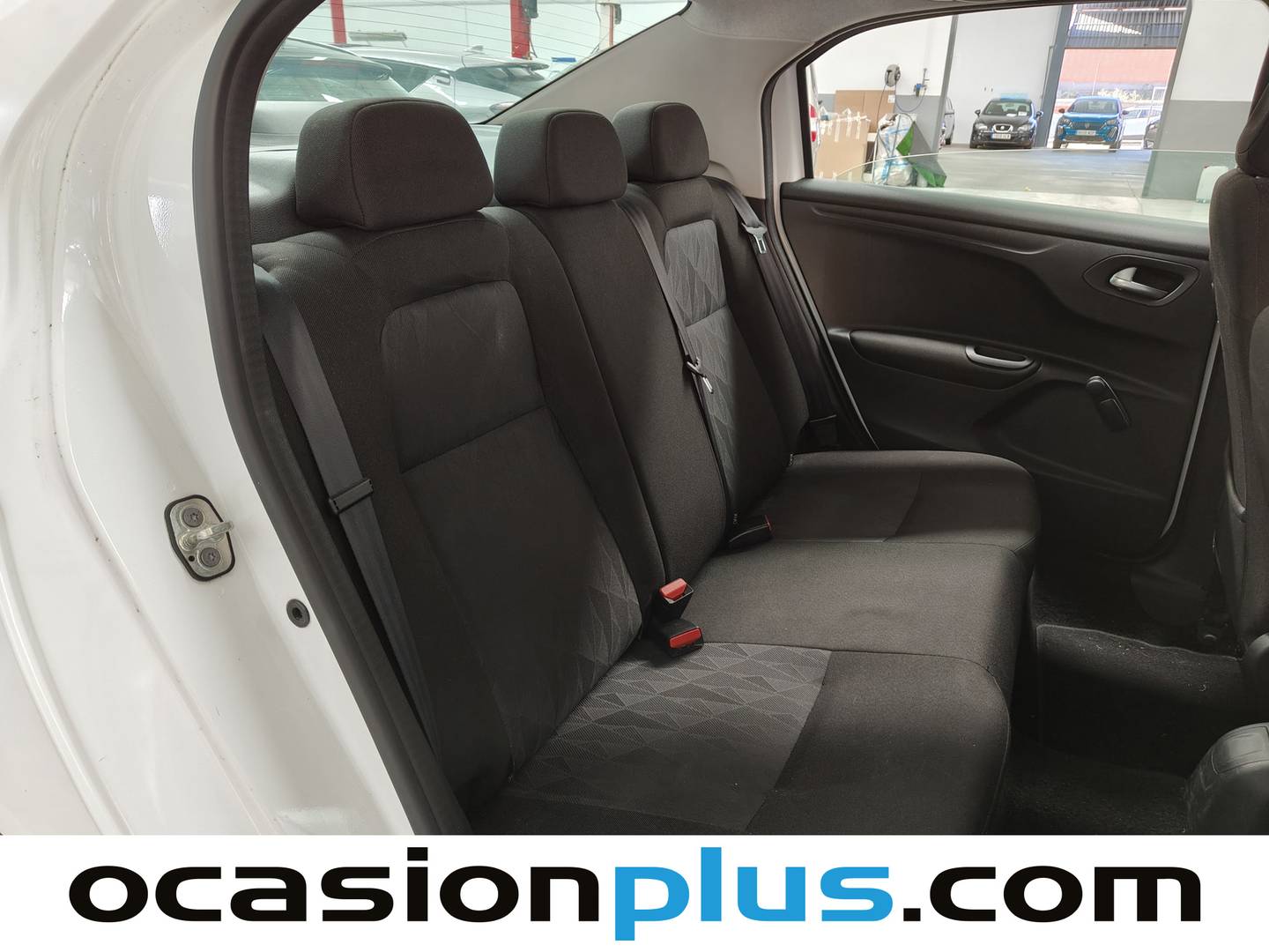 Foto Citroën C-Elysée Citroen C-Elysee BlueHDi 100 Feel  (102 CV)