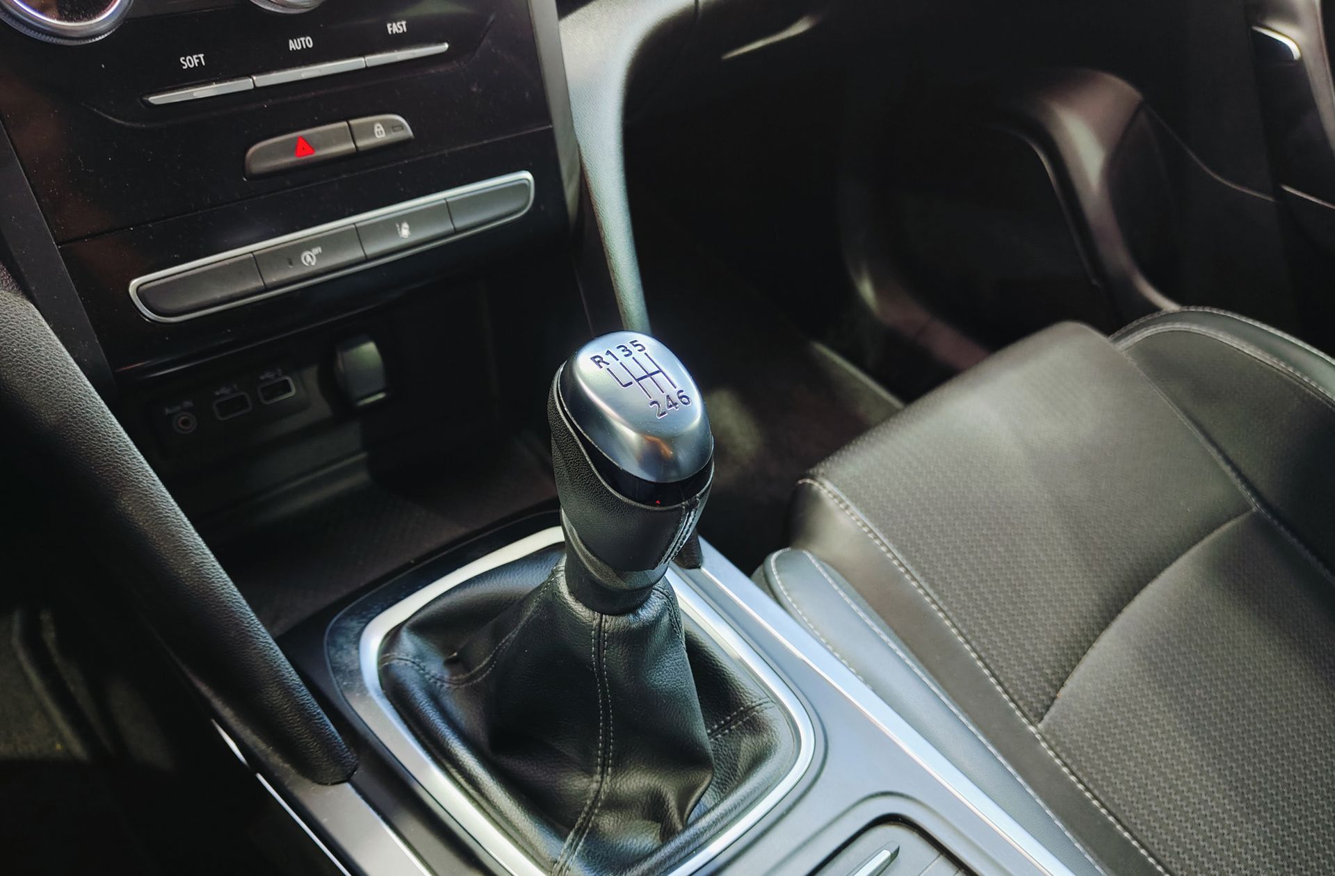 Renault Mégane Zen TCe GPF - foto 5