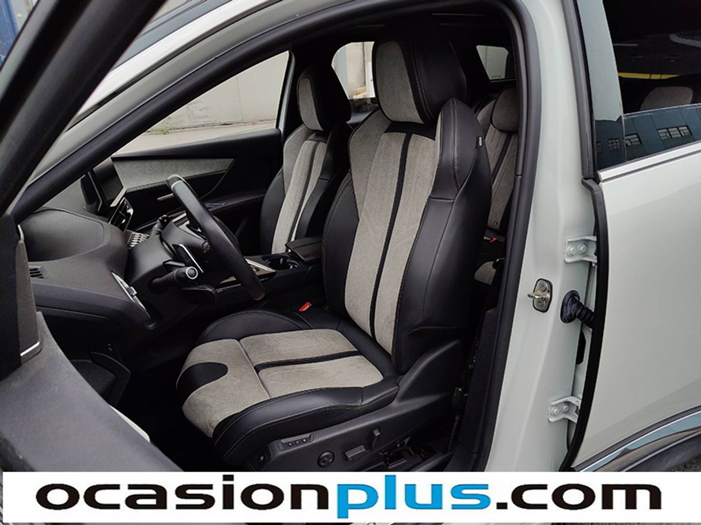 Foto Peugeot 3008 Hybrid Peugeot 3008 Hybrid 300 GT Pack e-EAT8 (300 CV)