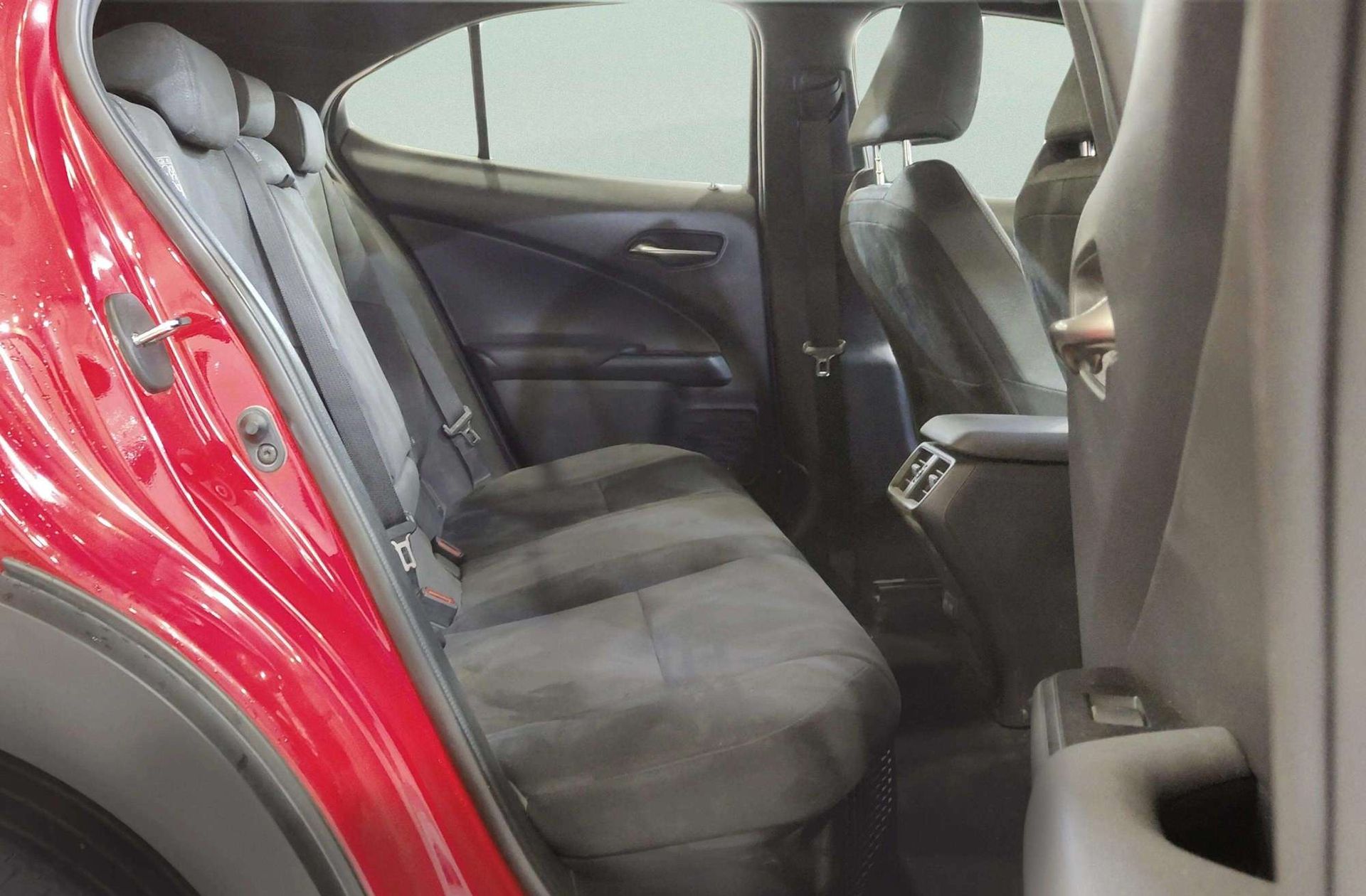 Lexus UX 250h Business 2WD - foto 18
