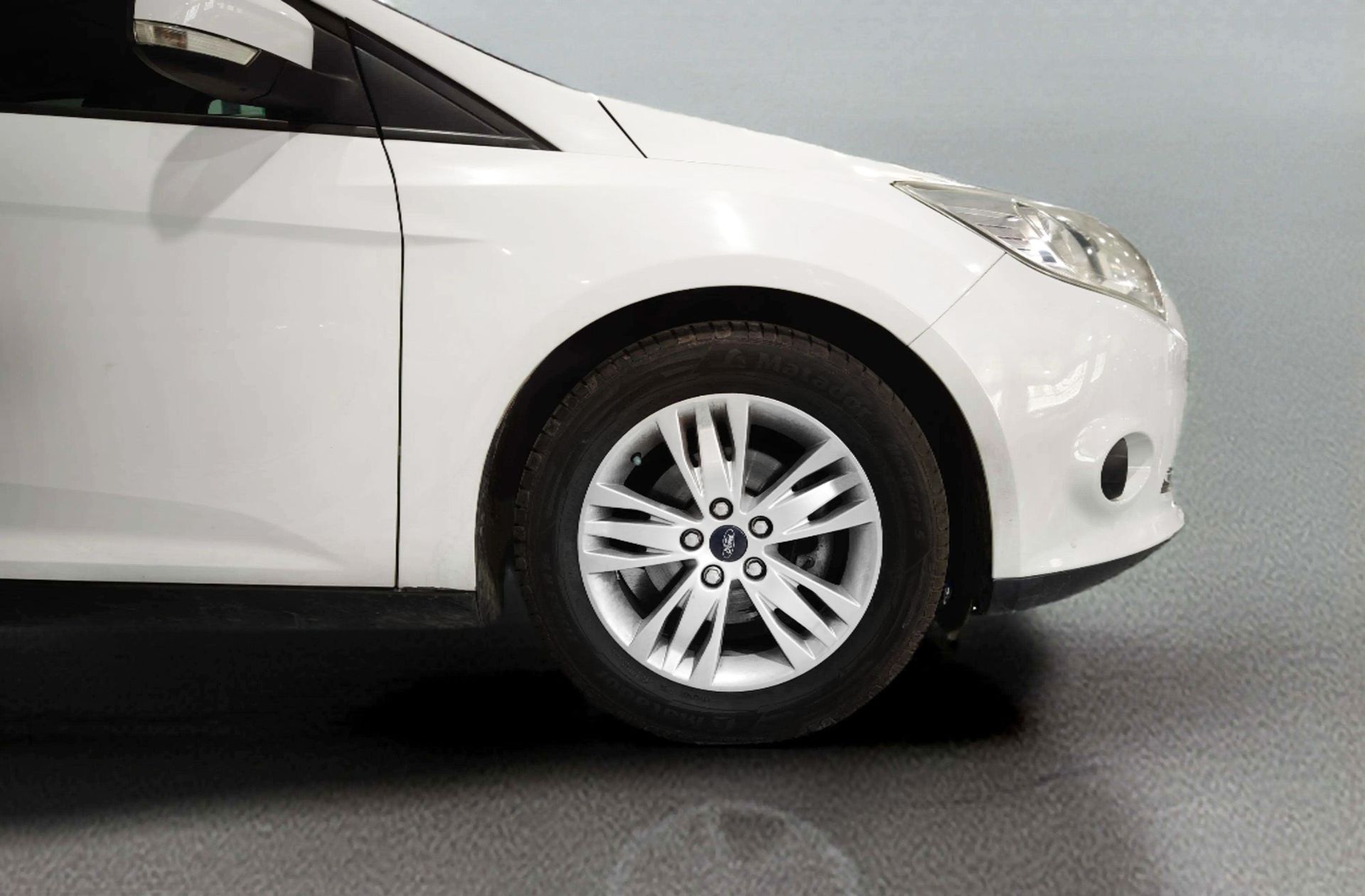 Ford Focus 1.0 EcoBoost Trend - foto 28
