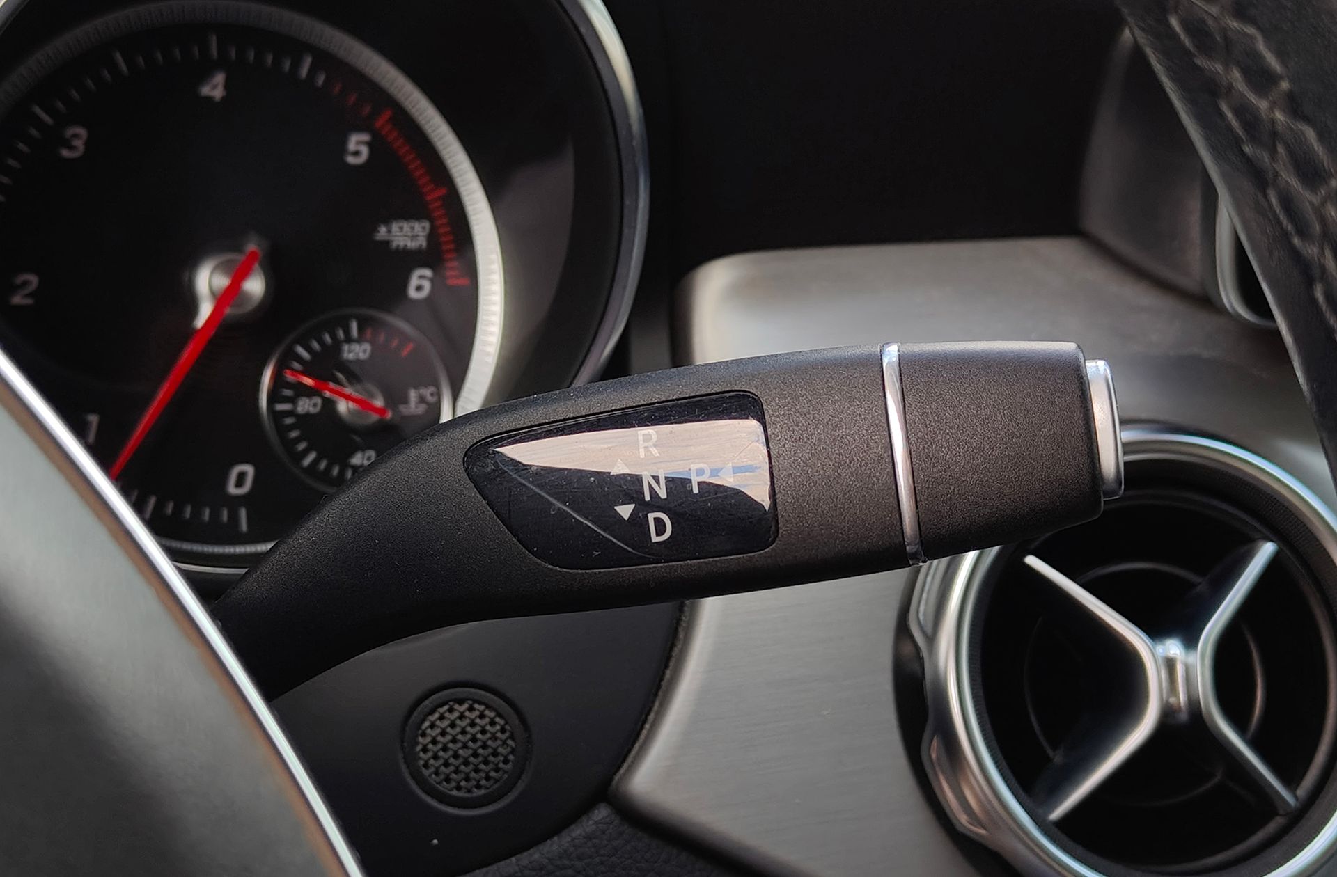 Mercedes-Benz GLA 200 d Pack AMG - foto 5