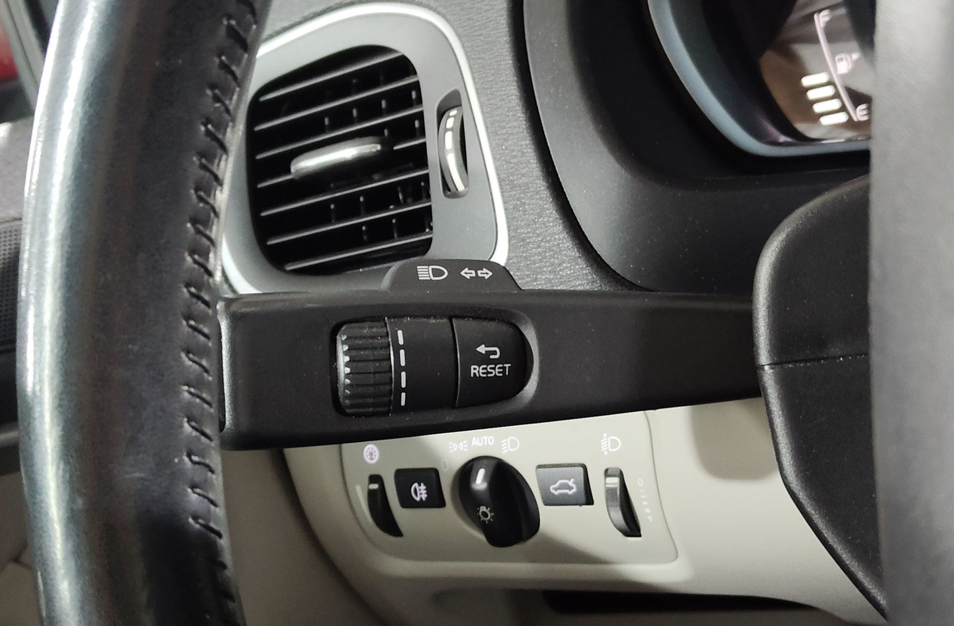 Volvo V40 D2 Kinetic - foto 29