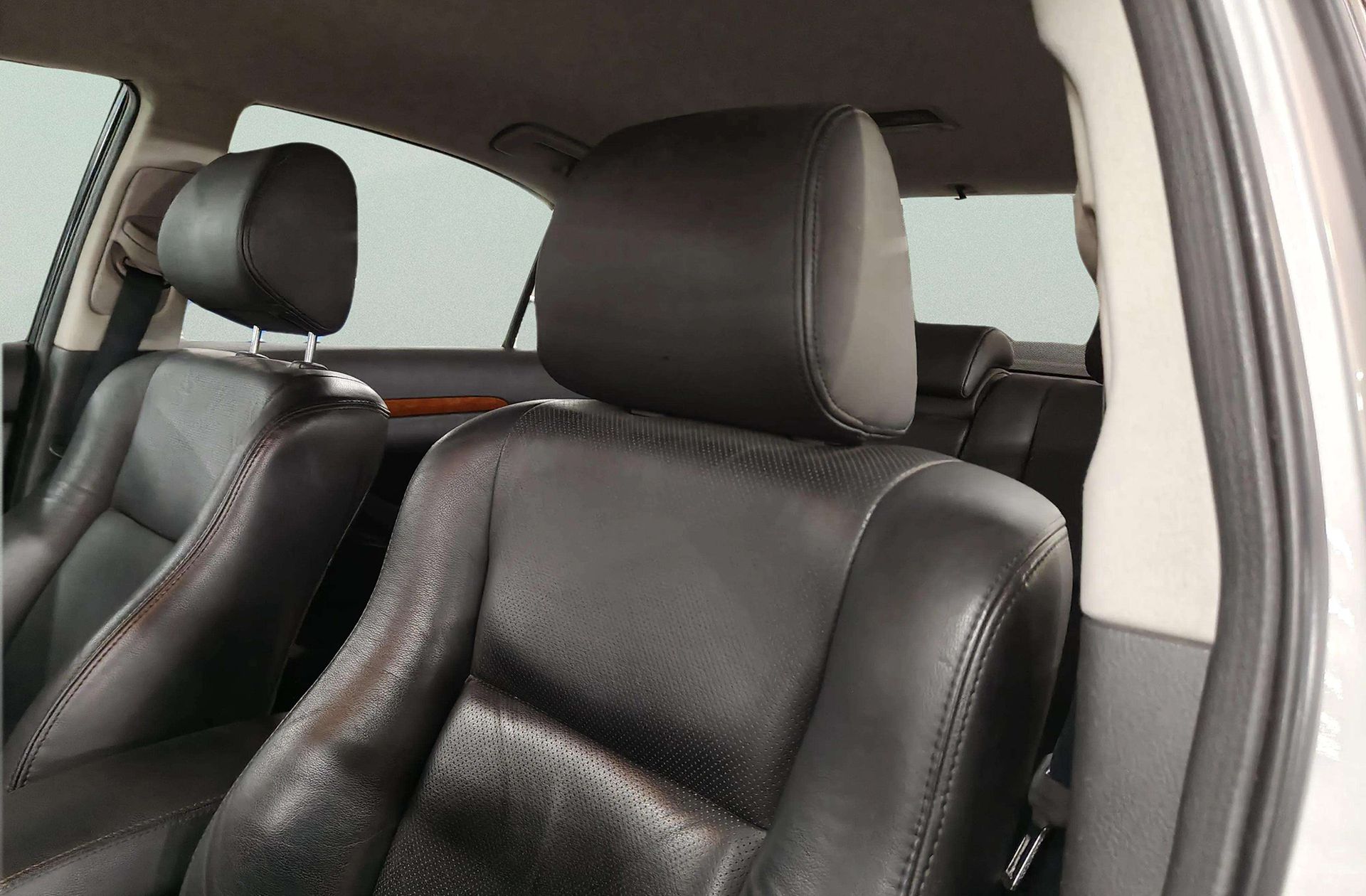 Toyota Avensis 2.2 D-4D Executive - foto 8