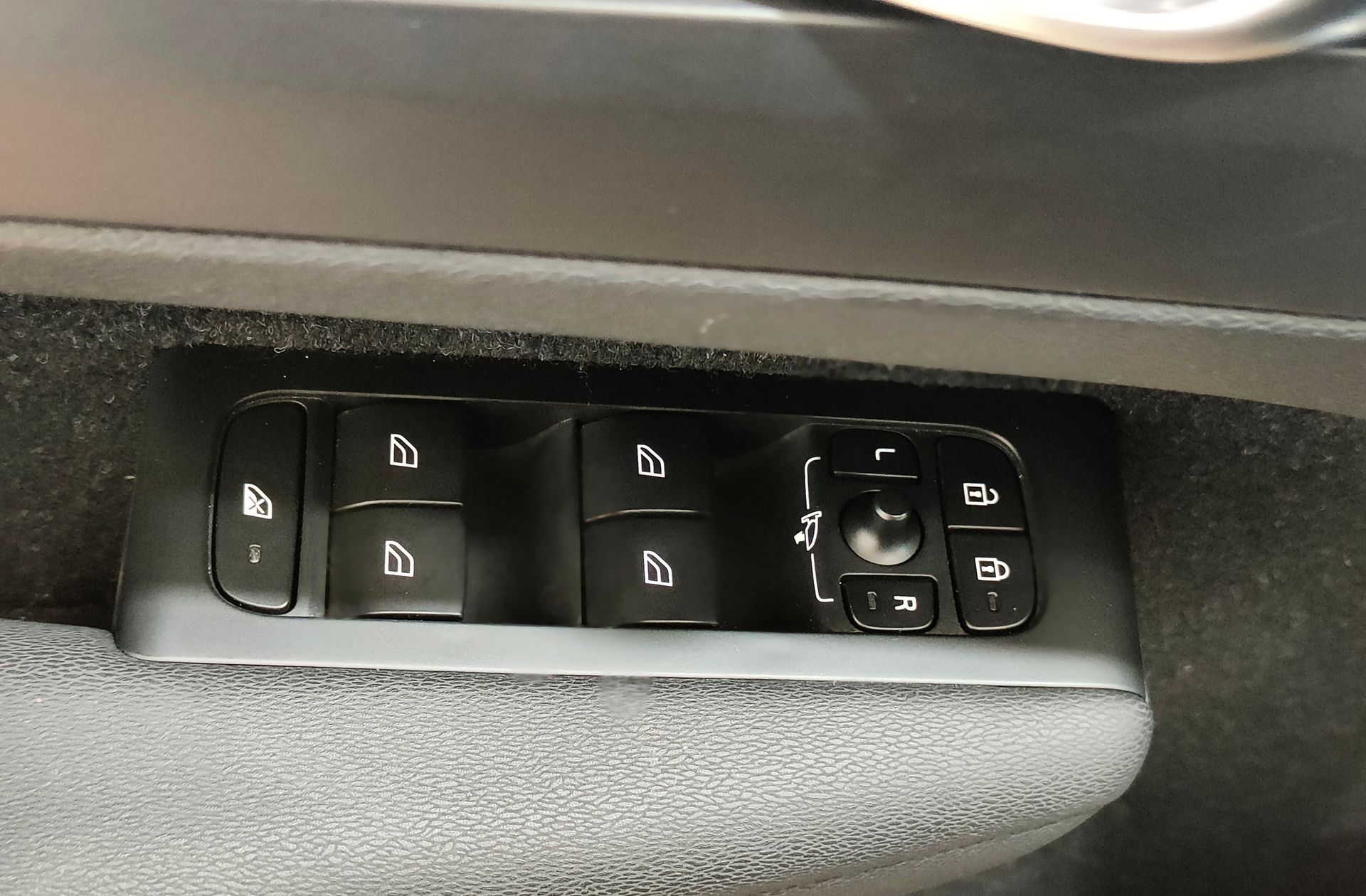 Volvo XC40 T4 R-Design - foto 36