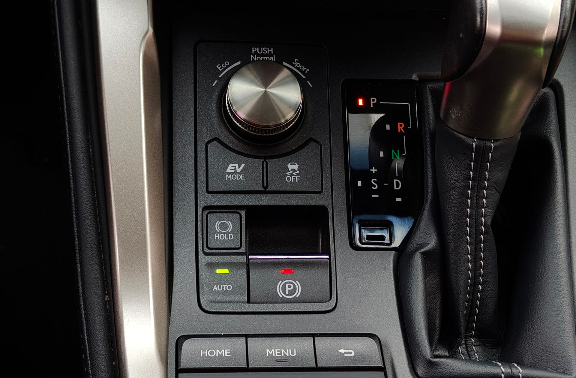 Lexus NX 300h Business Navigation 2WD - foto 28
