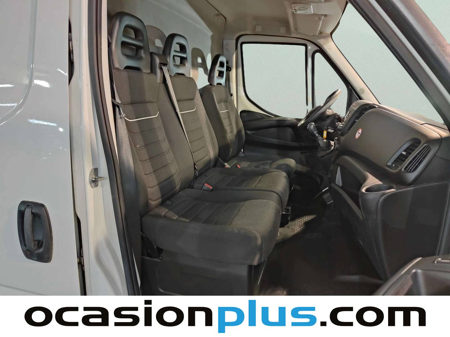 Foto asientos traseros Iveco Daily Iveco Daily Furgon 35 S 16 V 3520L/H2 (156 CV)