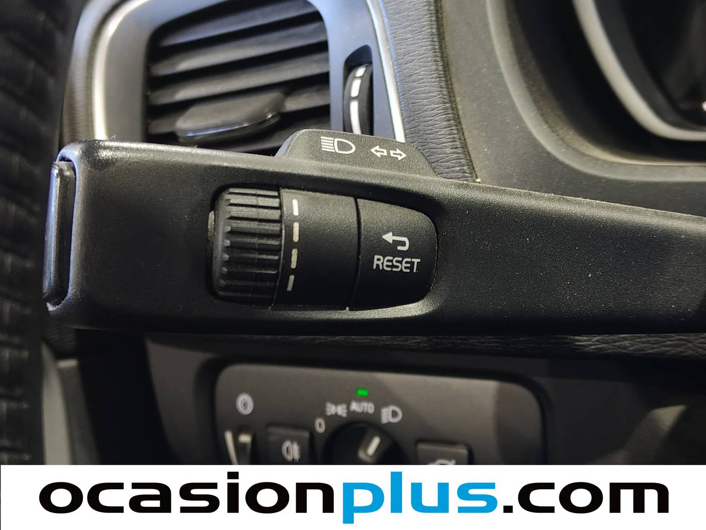 Foto Volvo V40 Volvo V40 D3 Momentum Auto (150 CV)