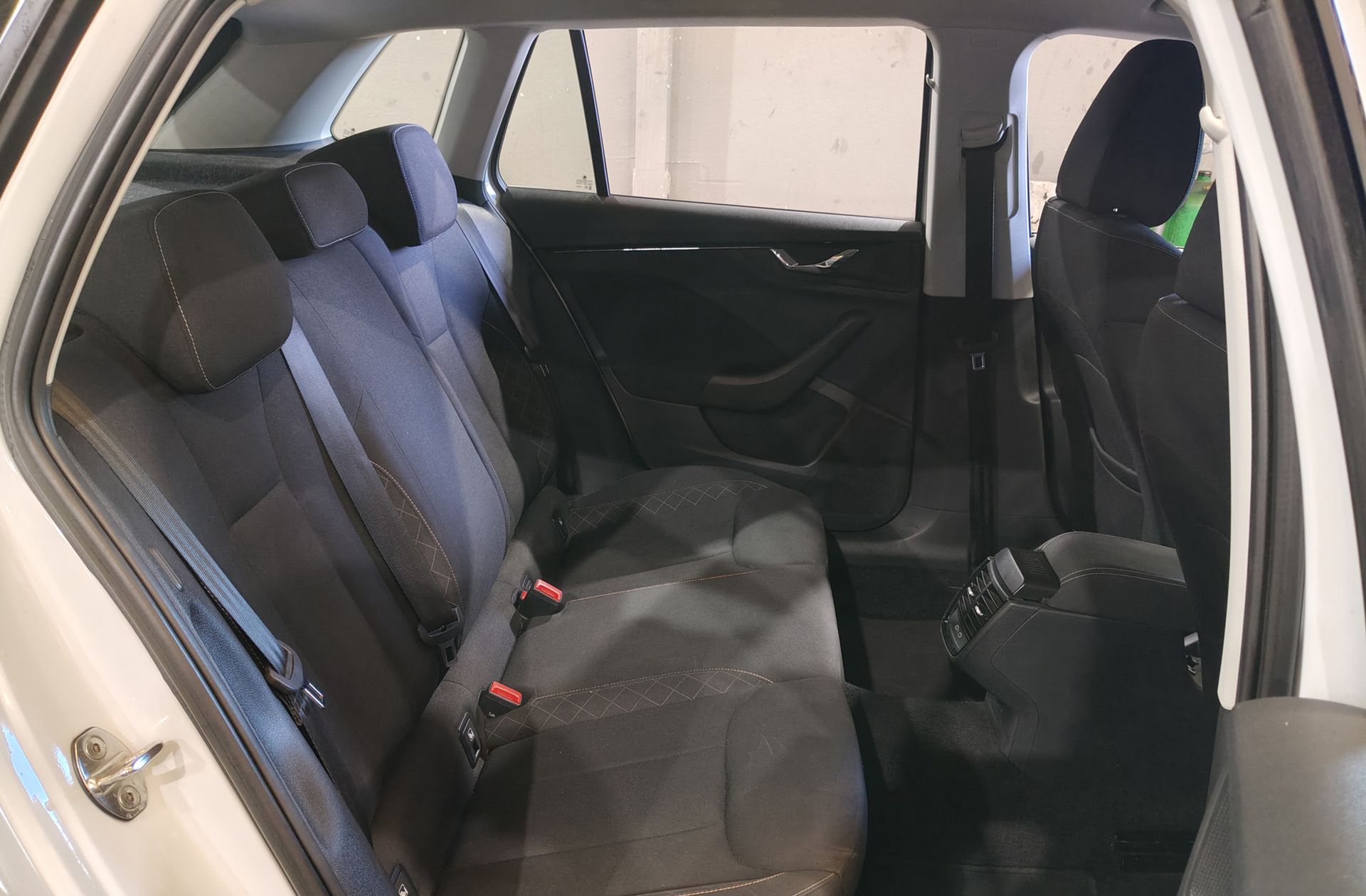 Škoda Kamiq 1.0 TSI Ambition - foto 17