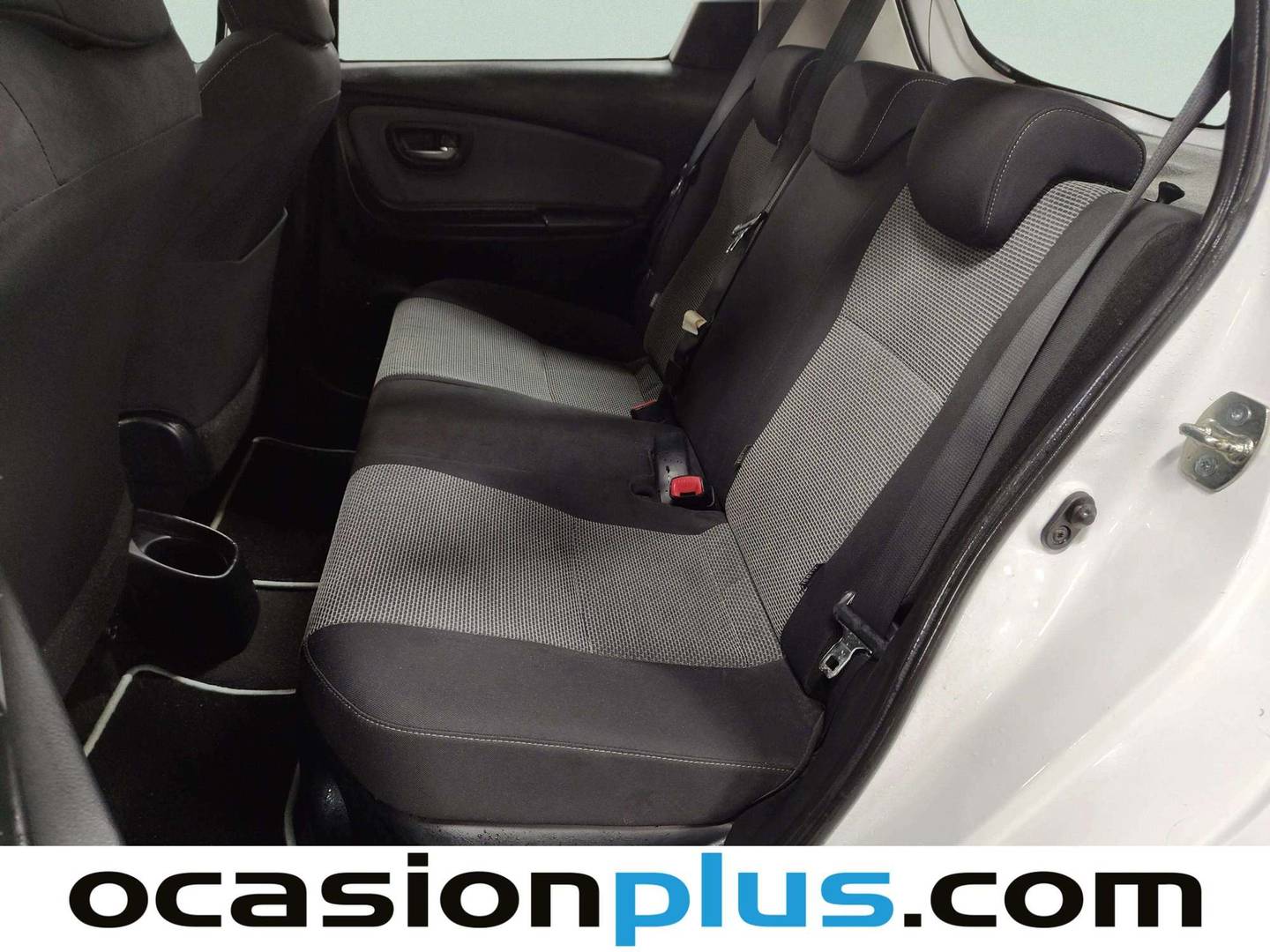 Foto asientos traseros Toyota Yaris Toyota Yaris 1.5 Hybrid Active (100 CV)