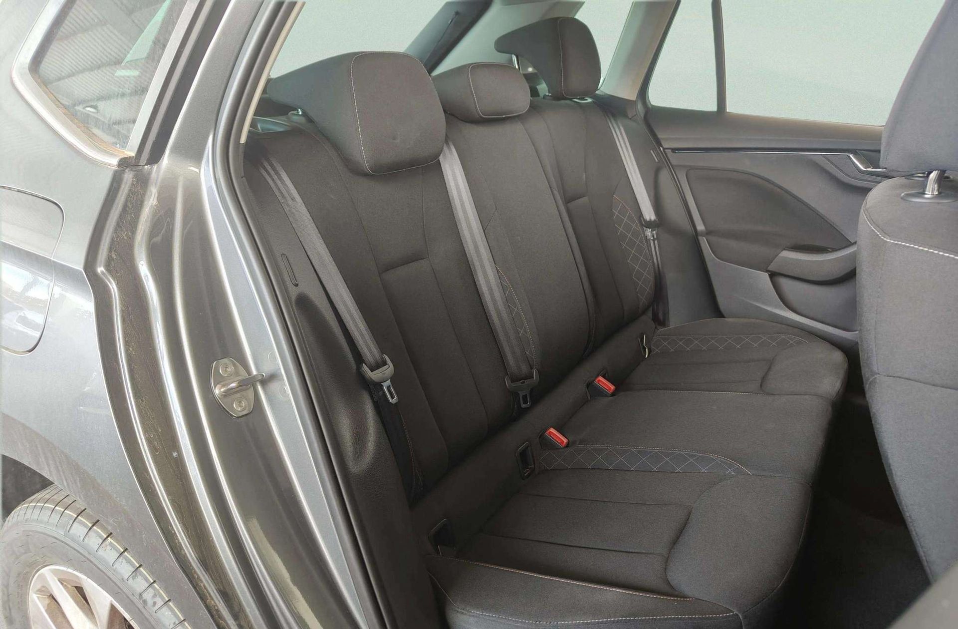 Škoda Kamiq 1.0 TSI Ambition DSG - foto 17