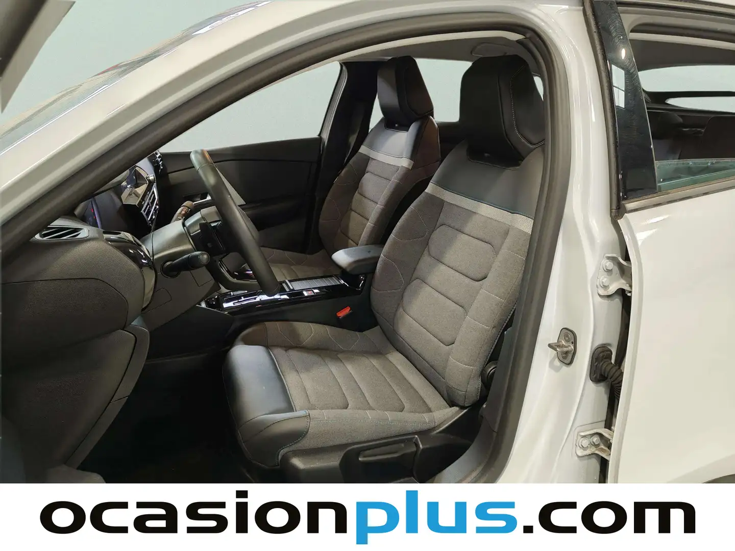 Foto Citroën C4 Citroen C4 Hybrid 136 Plus e-DCS6 (136 CV)