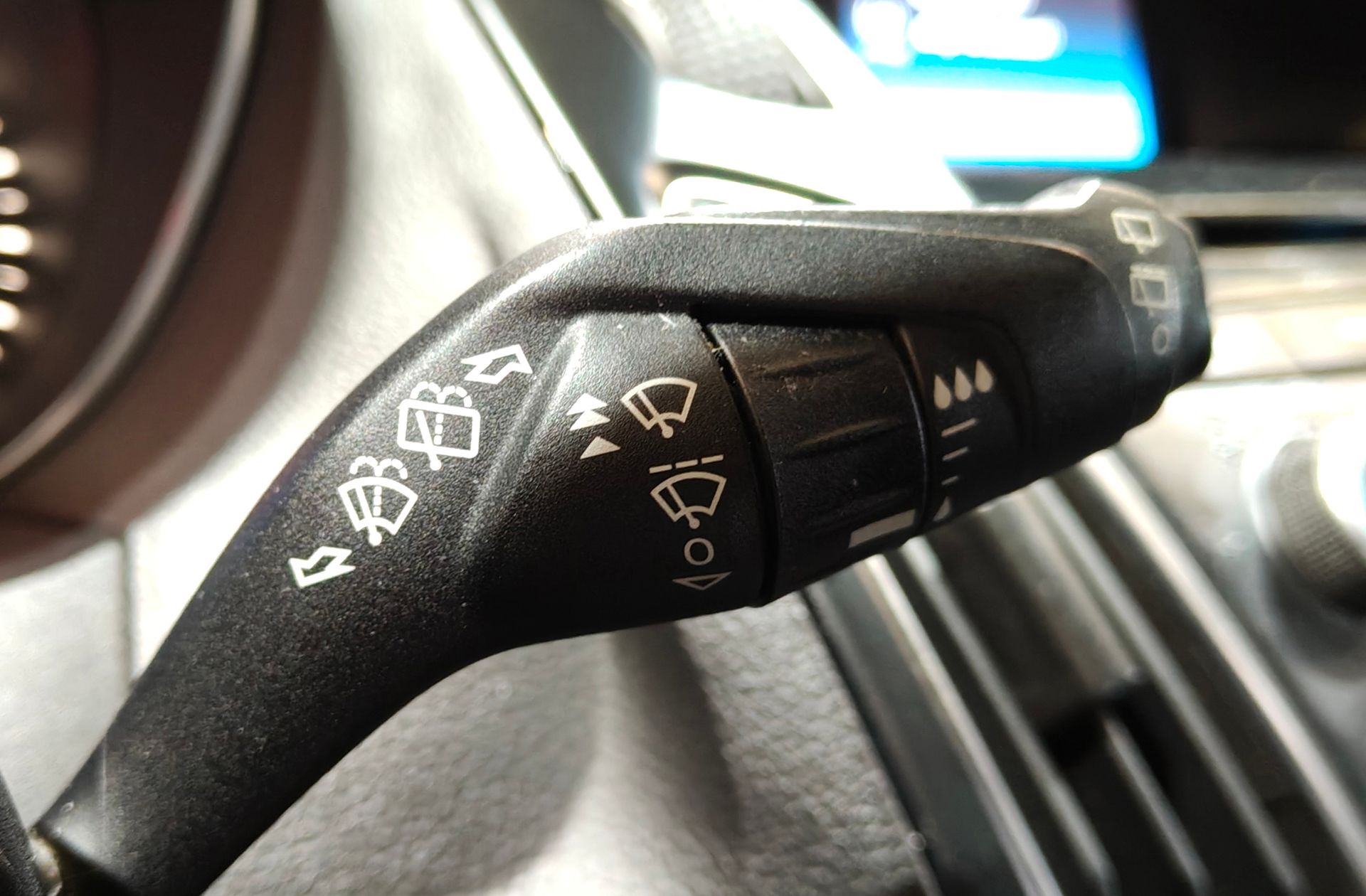 Ford Focus 1.0 EcoBoost Trend+ - foto 24